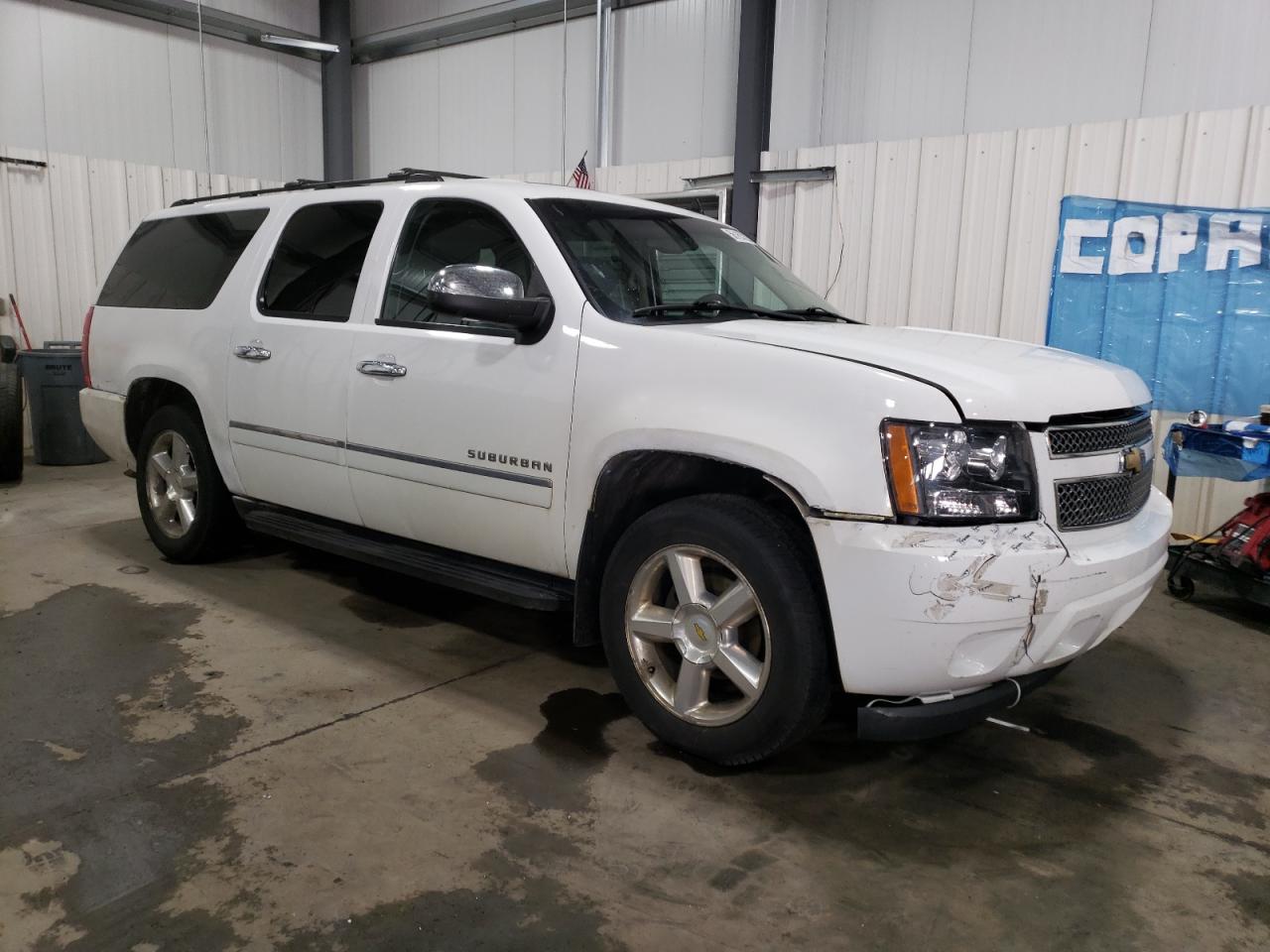 Photo 3 VIN: 1GNUKKE37AR248745 - CHEVROLET SUBURBAN 