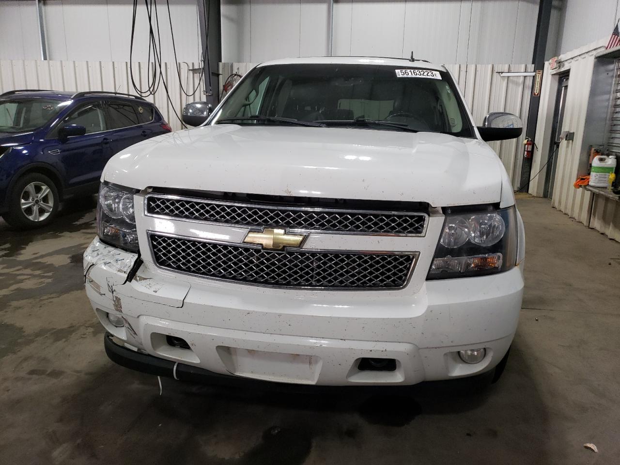 Photo 4 VIN: 1GNUKKE37AR248745 - CHEVROLET SUBURBAN 