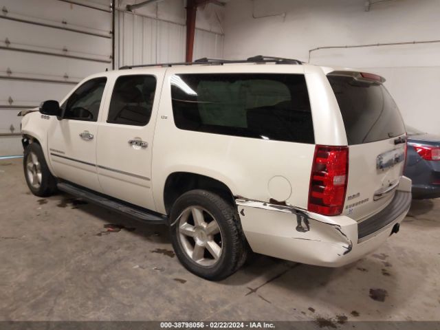 Photo 2 VIN: 1GNUKKE38AR146581 - CHEVROLET SUBURBAN 1500 