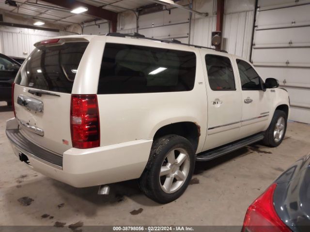 Photo 3 VIN: 1GNUKKE38AR146581 - CHEVROLET SUBURBAN 1500 