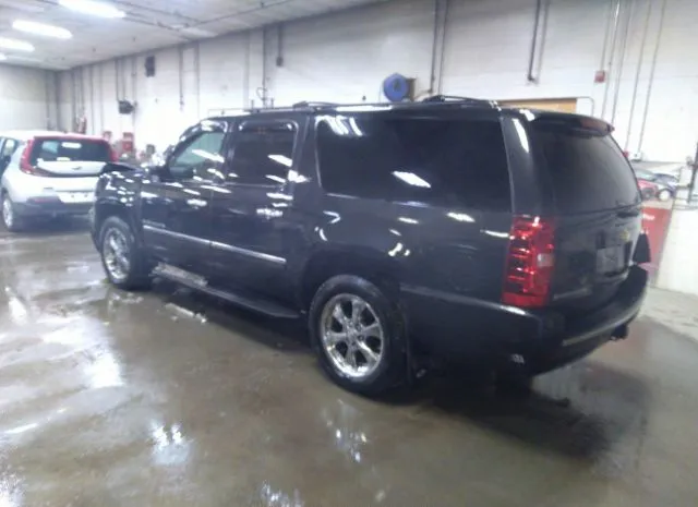 Photo 2 VIN: 1GNUKKE38AR156821 - CHEVROLET SUBURBAN 