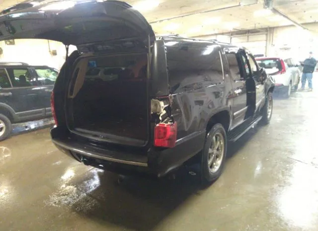 Photo 3 VIN: 1GNUKKE38AR156821 - CHEVROLET SUBURBAN 