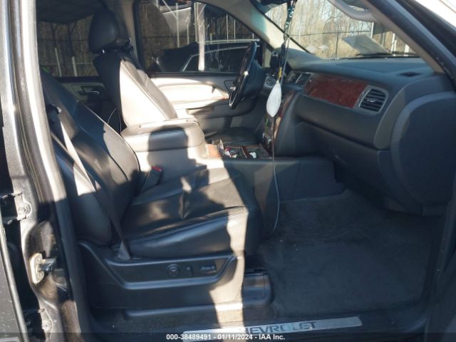 Photo 4 VIN: 1GNUKKE39AR153605 - CHEVROLET SUBURBAN 1500 