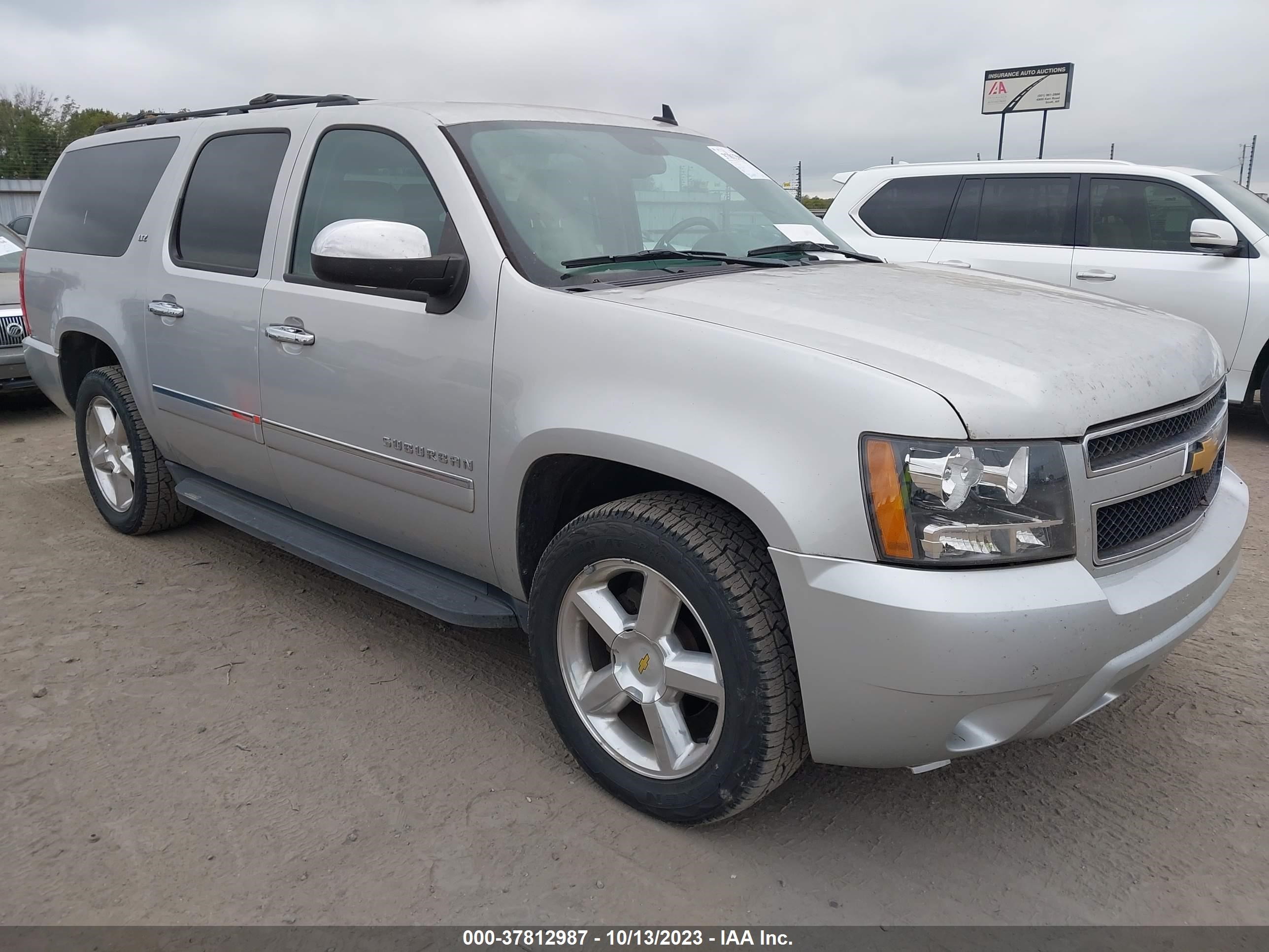 Photo 0 VIN: 1GNUKKE39AR276868 - CHEVROLET SUBURBAN 