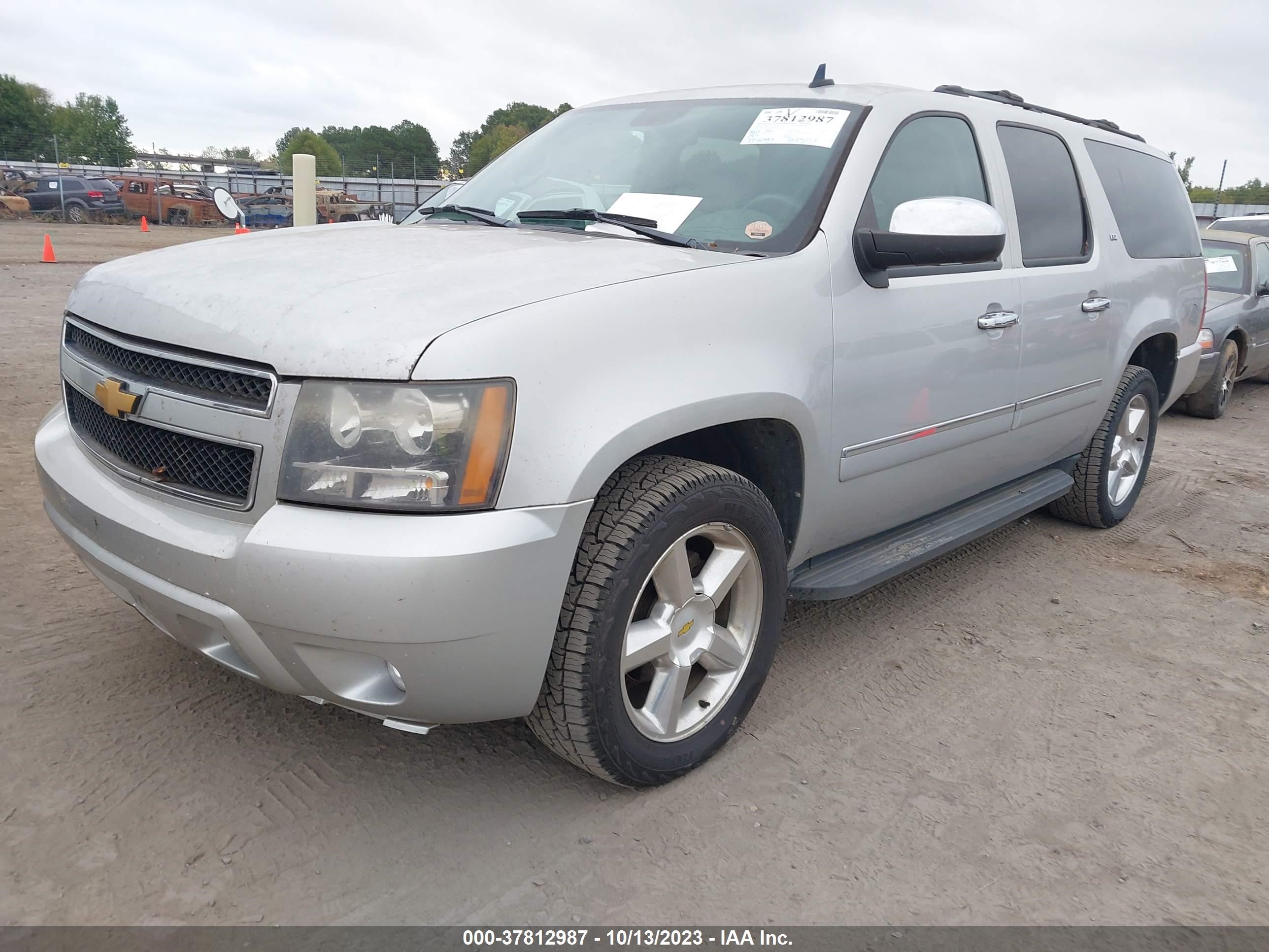 Photo 1 VIN: 1GNUKKE39AR276868 - CHEVROLET SUBURBAN 