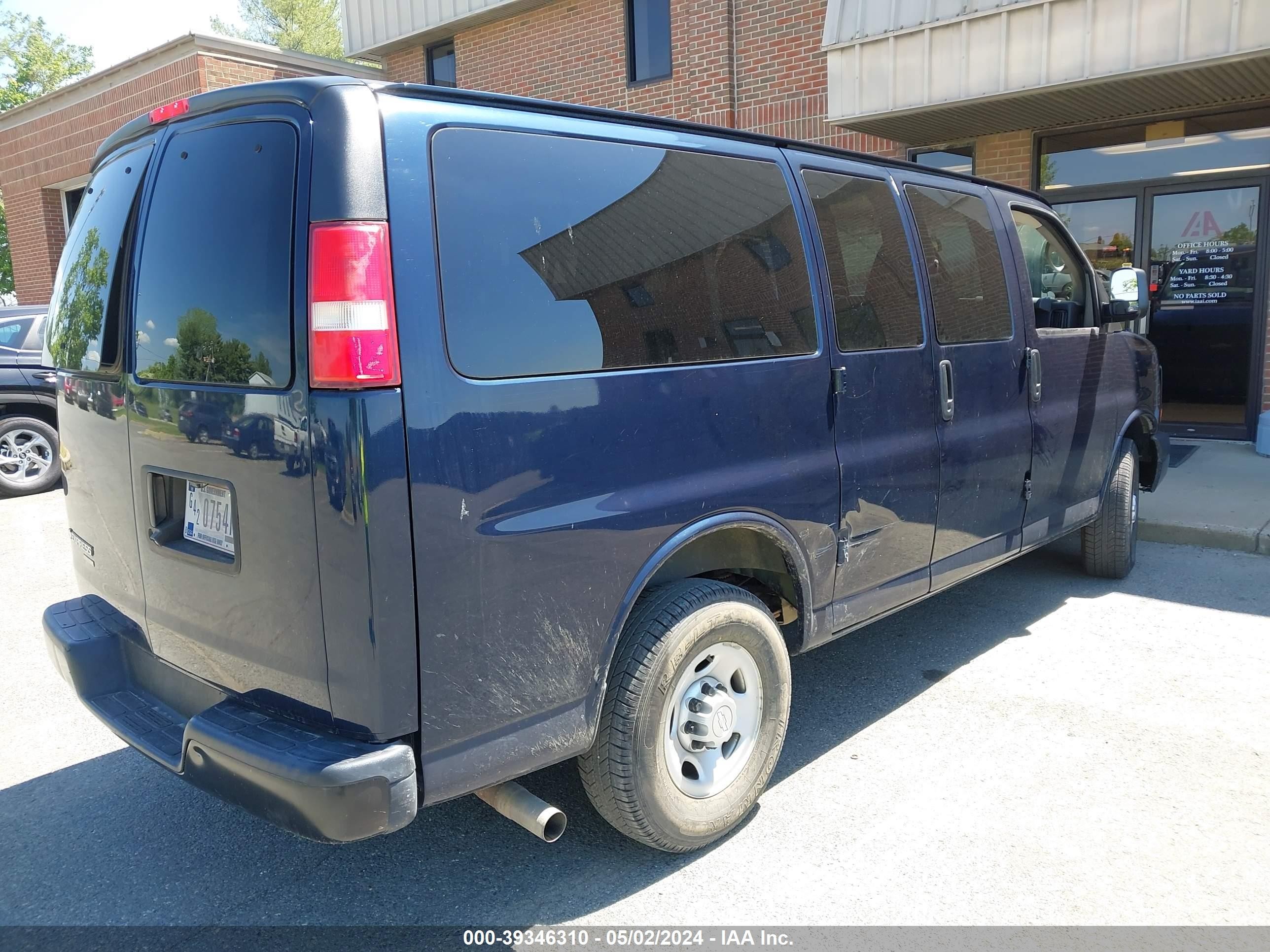 Photo 3 VIN: 1GNWGPFG1F1283540 - CHEVROLET EXPRESS 