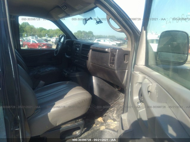 Photo 4 VIN: 1GNZGXFA2C1140956 - CHEVROLET EXPRESS PASSENGER 