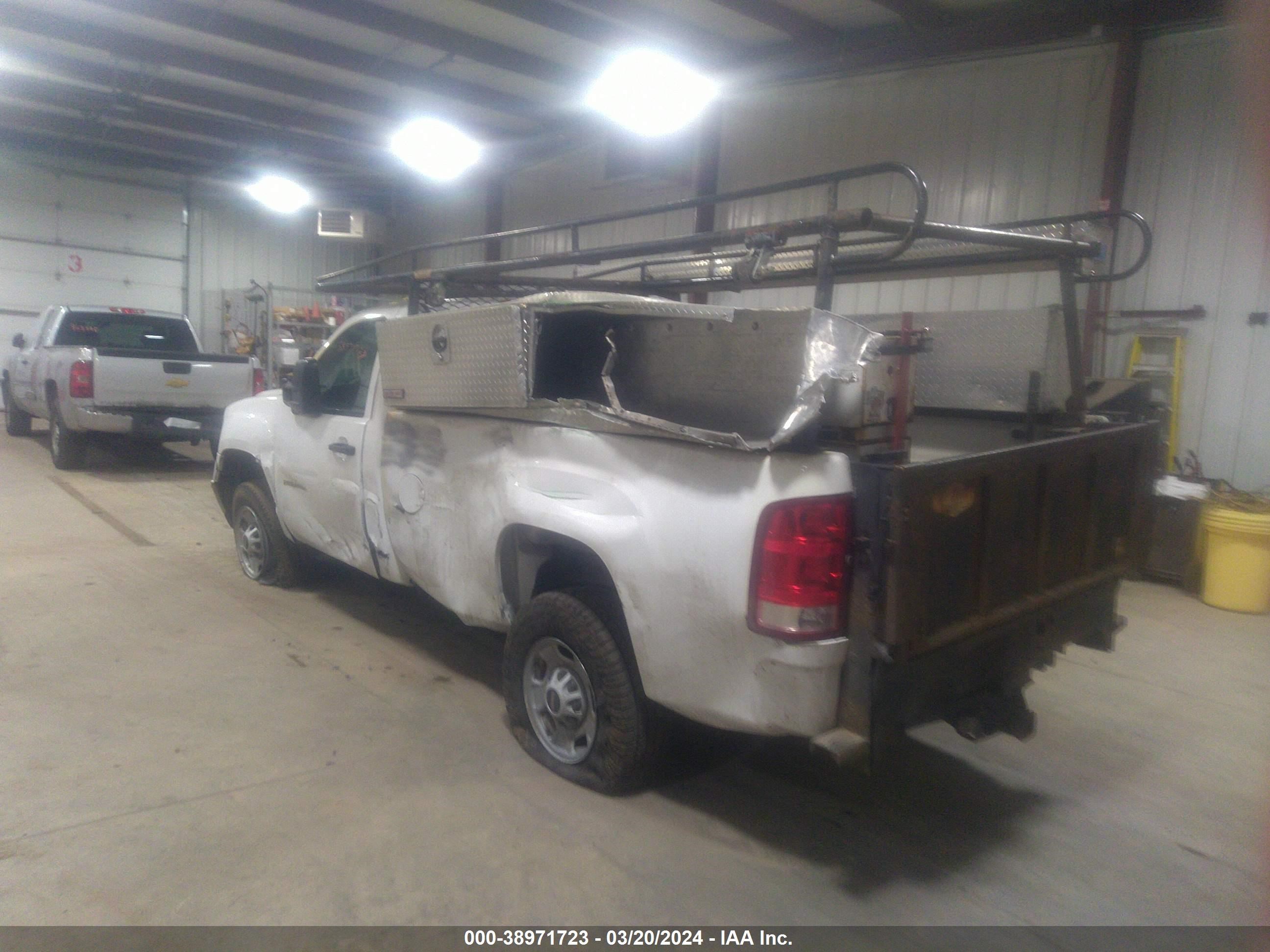 Photo 2 VIN: 1GT01ZCG3CF236184 - GMC SIERRA 