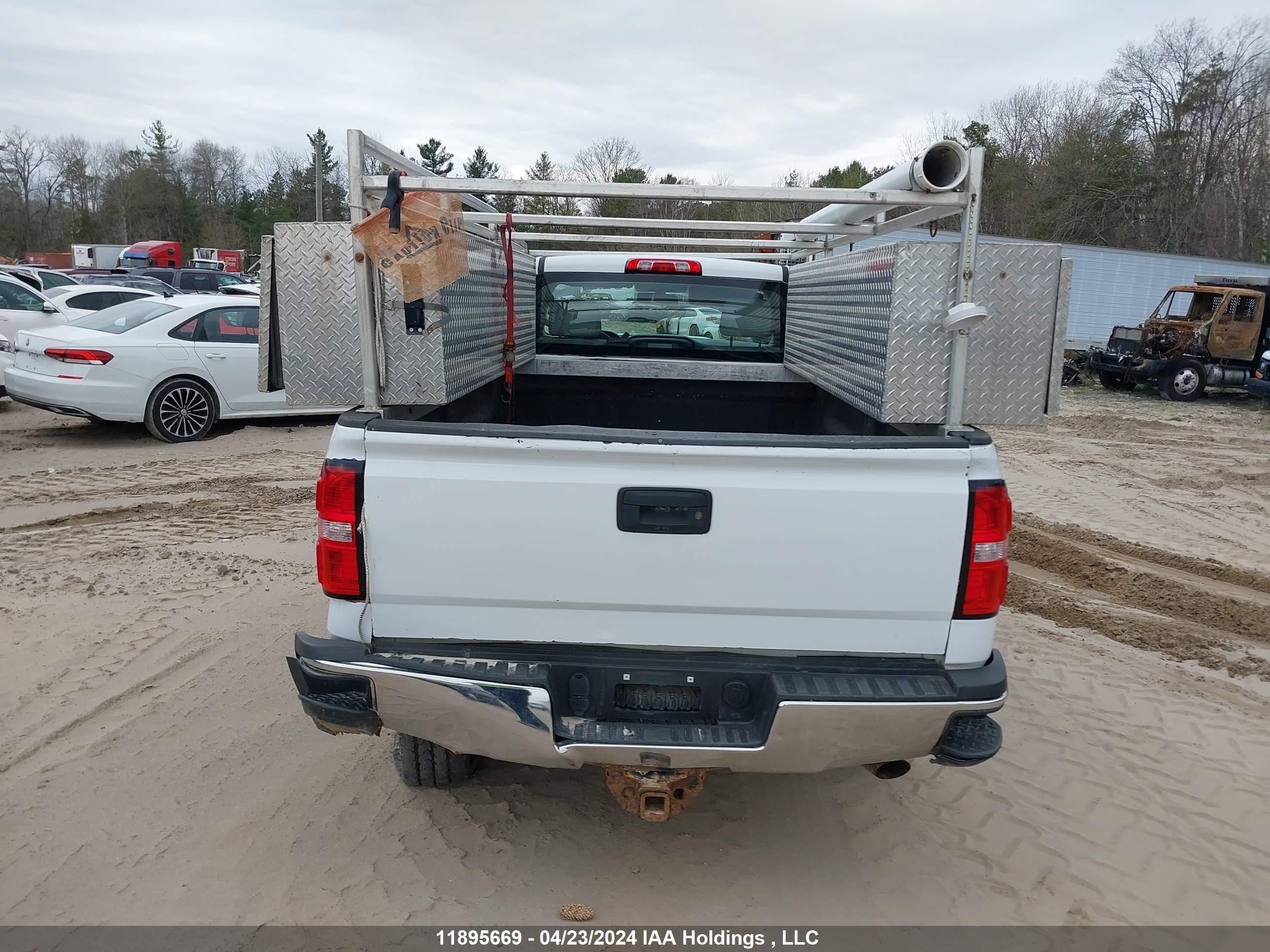 Photo 14 VIN: 1GT02REG3JZ252326 - GMC SIERRA 