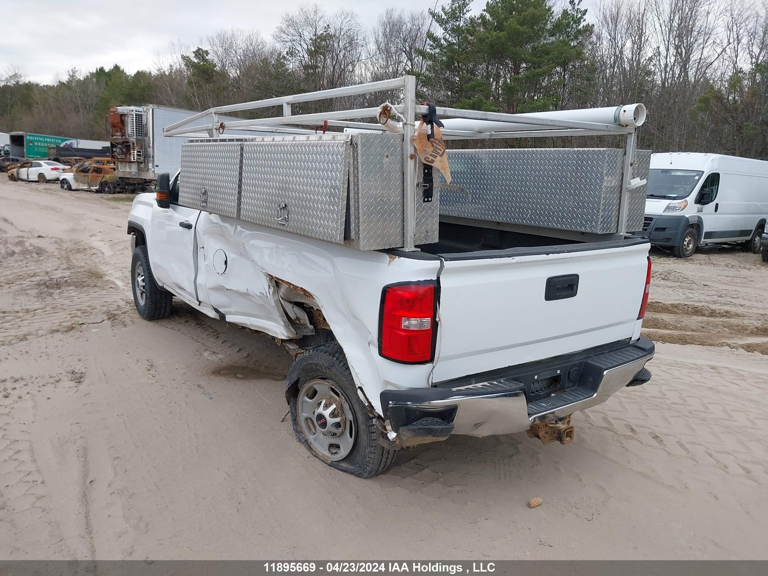 Photo 2 VIN: 1GT02REG3JZ252326 - GMC SIERRA 