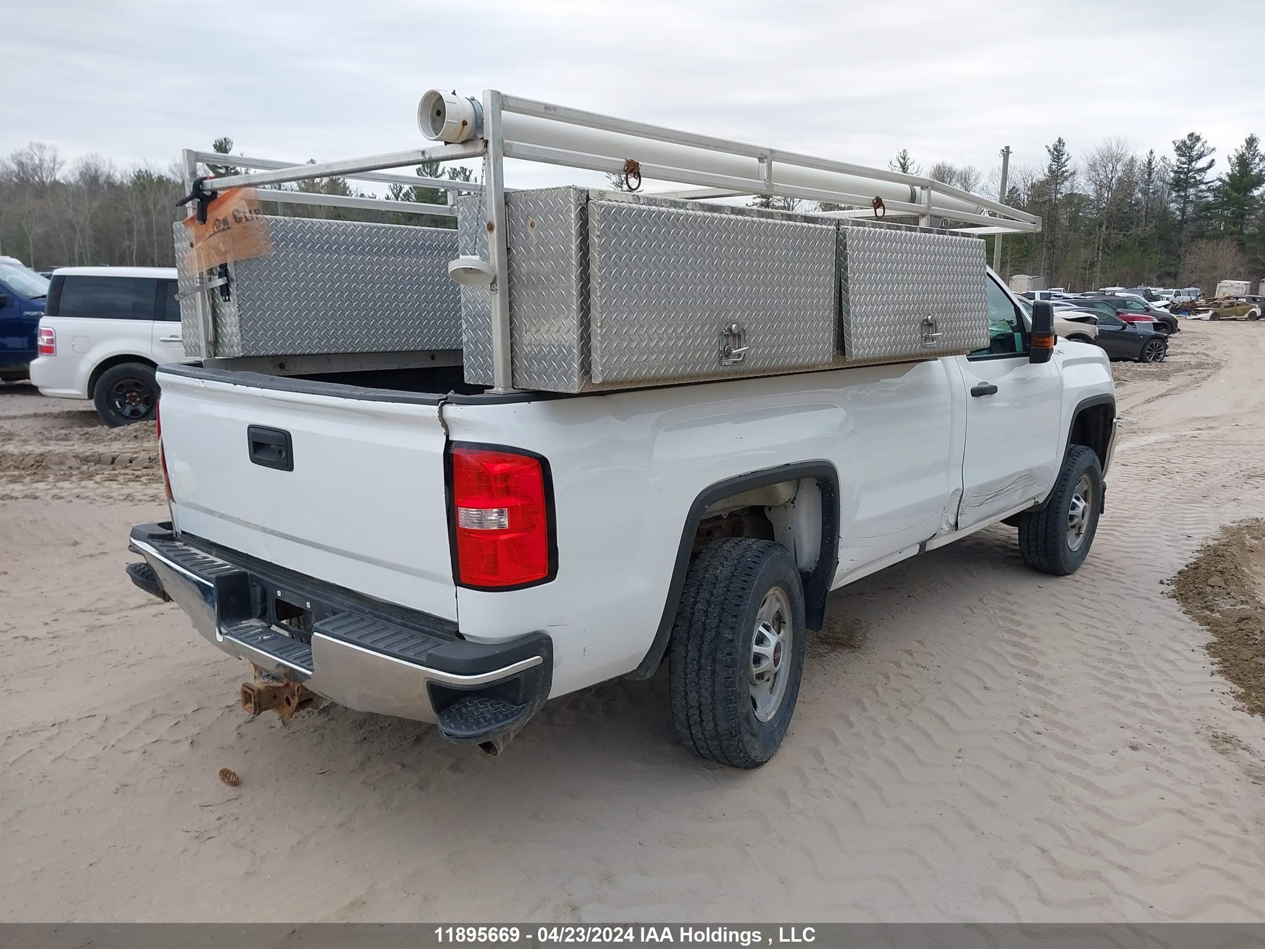 Photo 3 VIN: 1GT02REG3JZ252326 - GMC SIERRA 