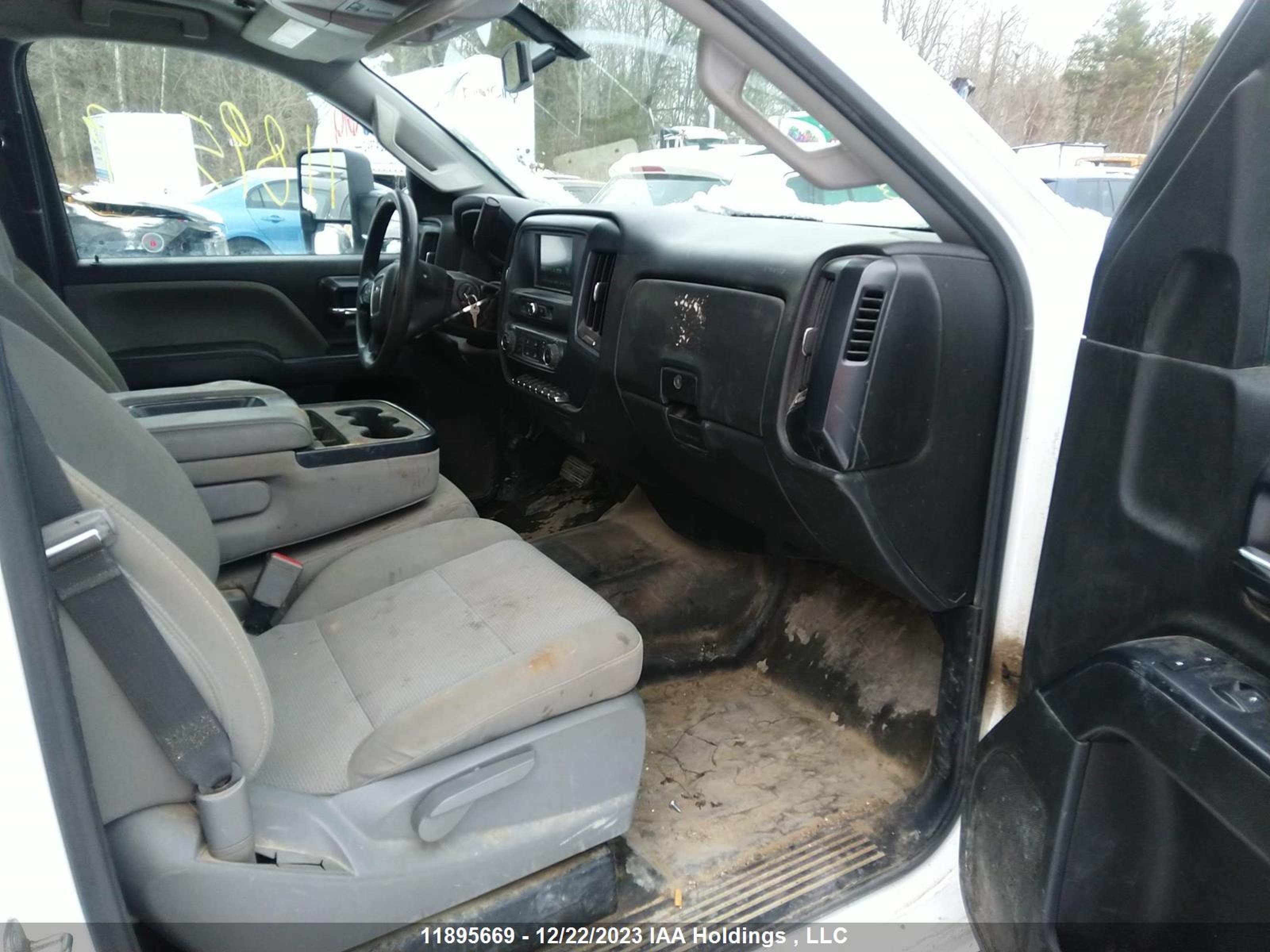 Photo 4 VIN: 1GT02REG3JZ252326 - GMC SIERRA 