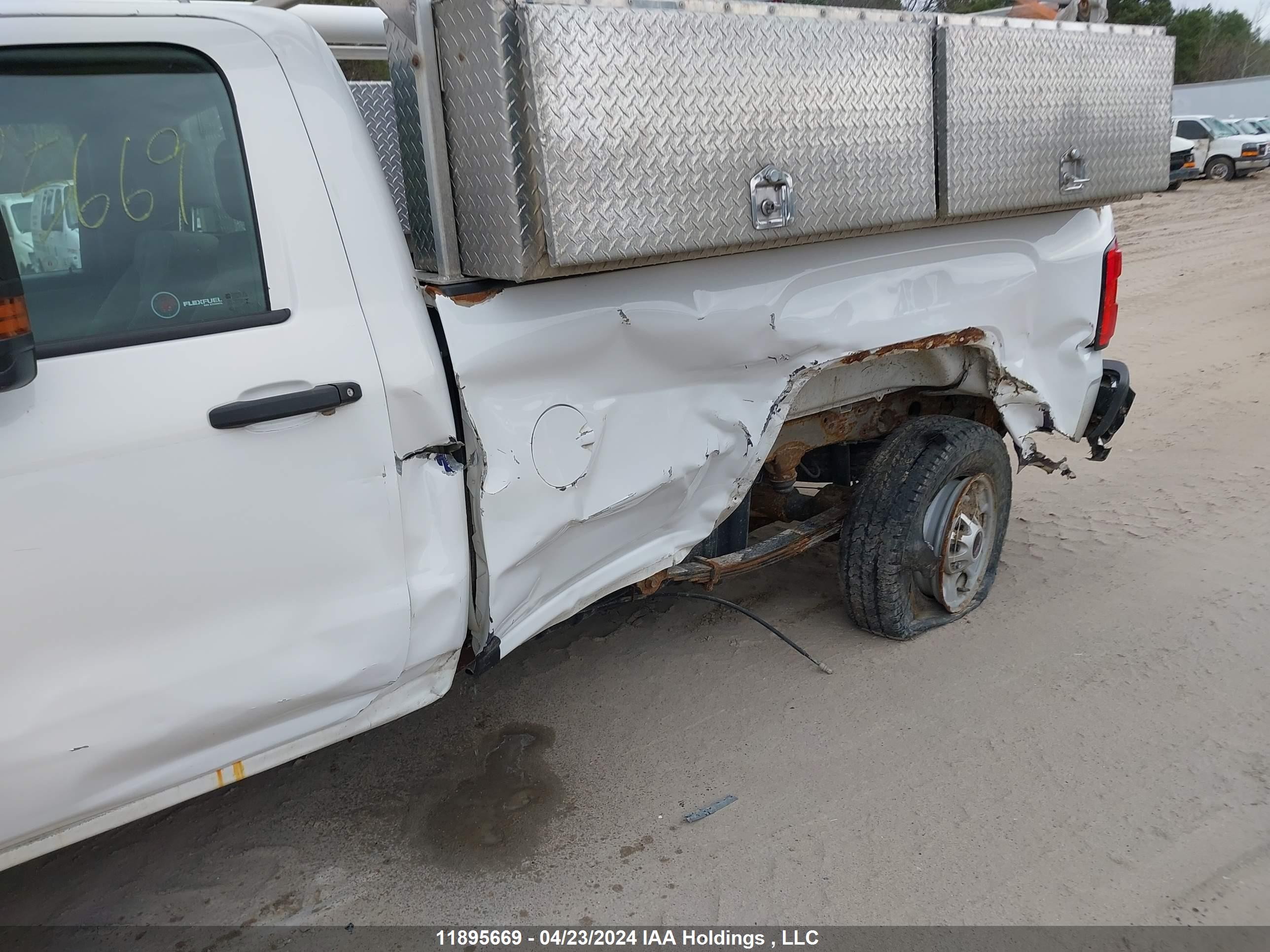 Photo 5 VIN: 1GT02REG3JZ252326 - GMC SIERRA 