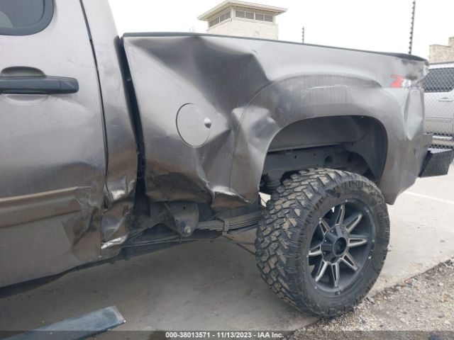 Photo 5 VIN: 1GT120C88CF166056 - GMC SIERRA 2500HD 