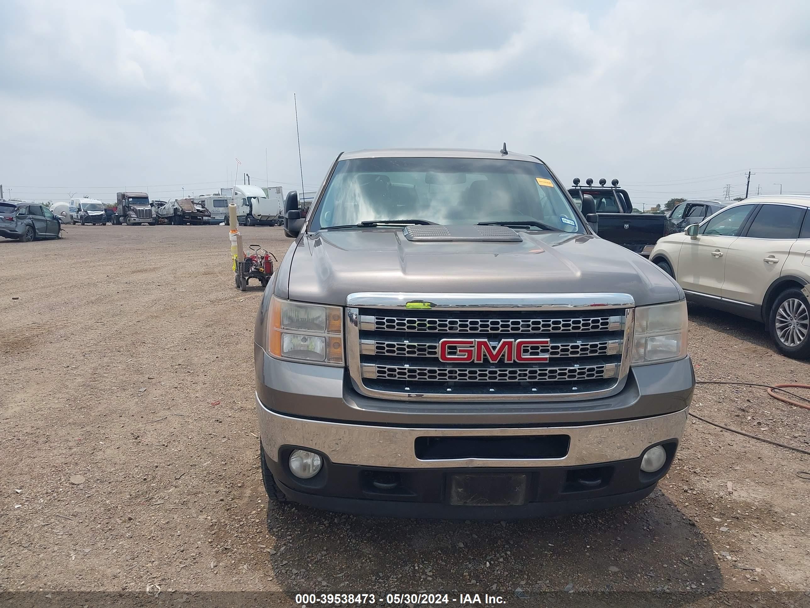 Photo 11 VIN: 1GT120CG0CF167063 - GMC SIERRA 