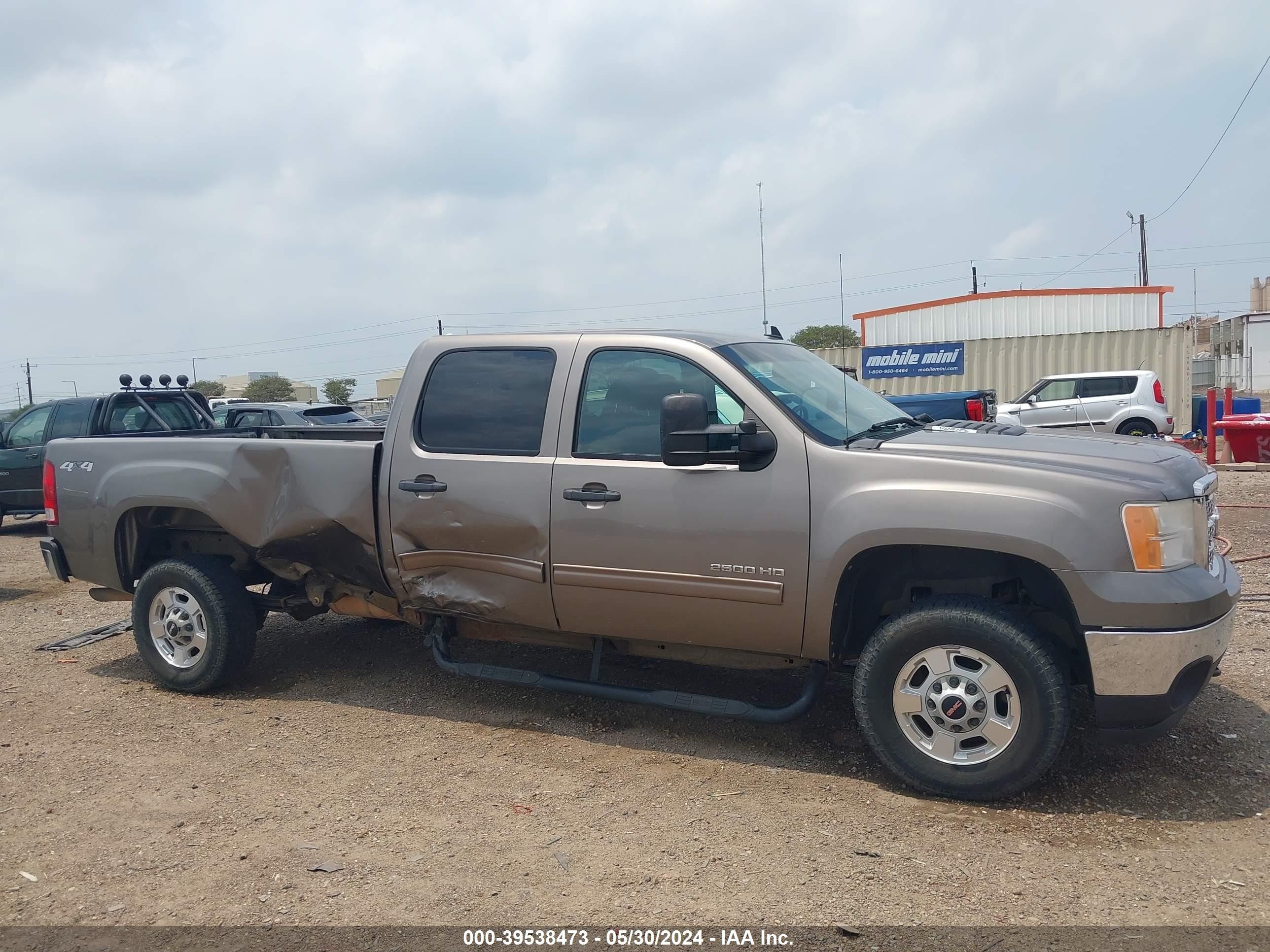 Photo 12 VIN: 1GT120CG0CF167063 - GMC SIERRA 