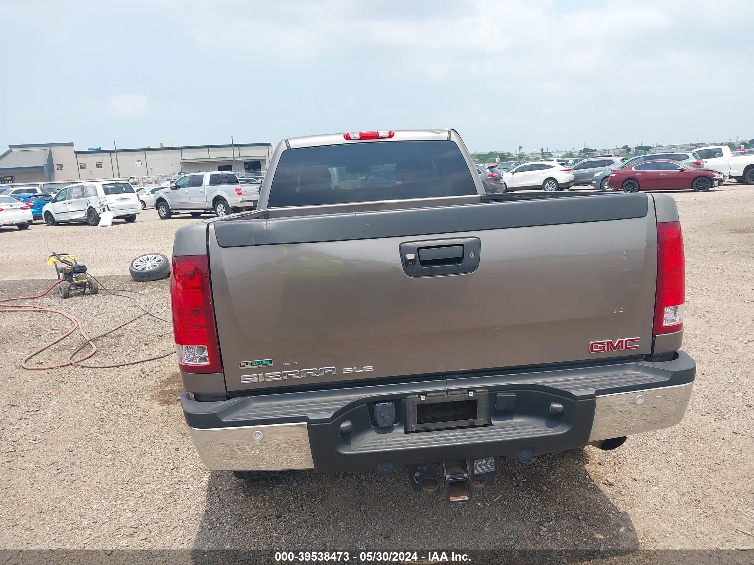 Photo 15 VIN: 1GT120CG0CF167063 - GMC SIERRA 