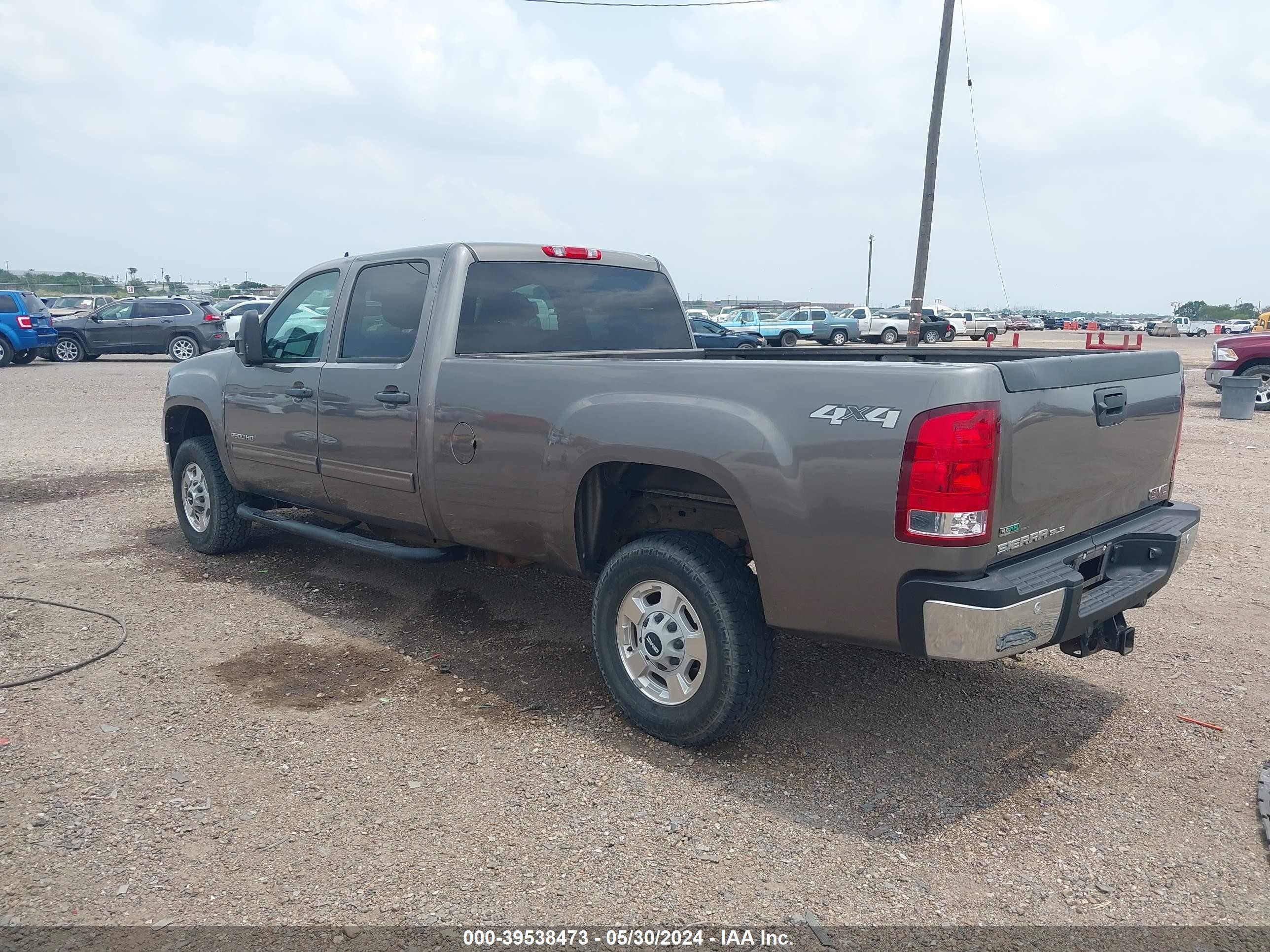 Photo 2 VIN: 1GT120CG0CF167063 - GMC SIERRA 