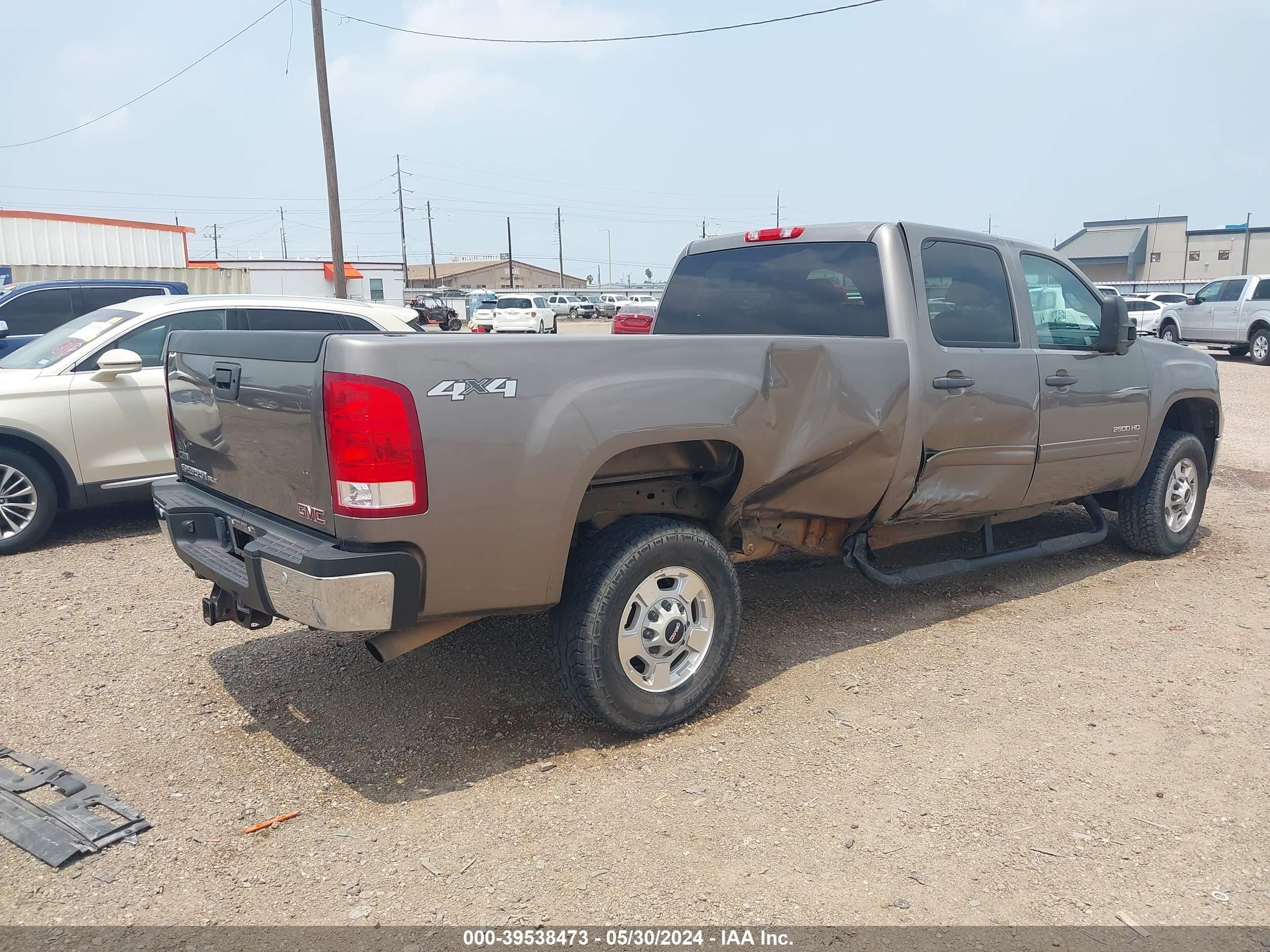 Photo 3 VIN: 1GT120CG0CF167063 - GMC SIERRA 