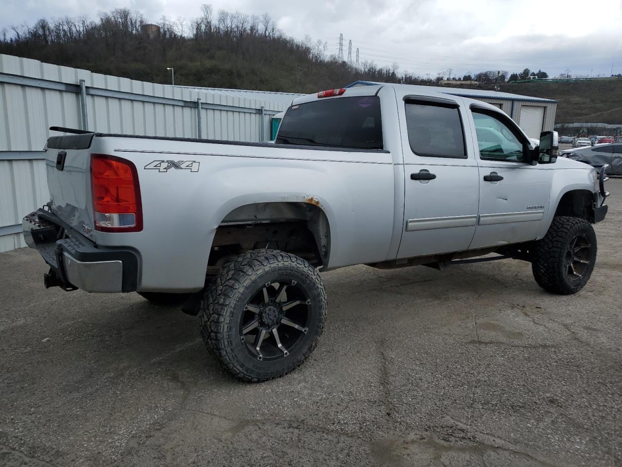 Photo 2 VIN: 1GT120CG8CF118886 - GMC SIERRA 