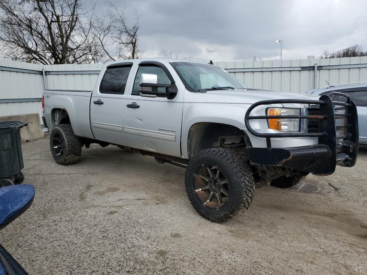 Photo 3 VIN: 1GT120CG8CF118886 - GMC SIERRA 