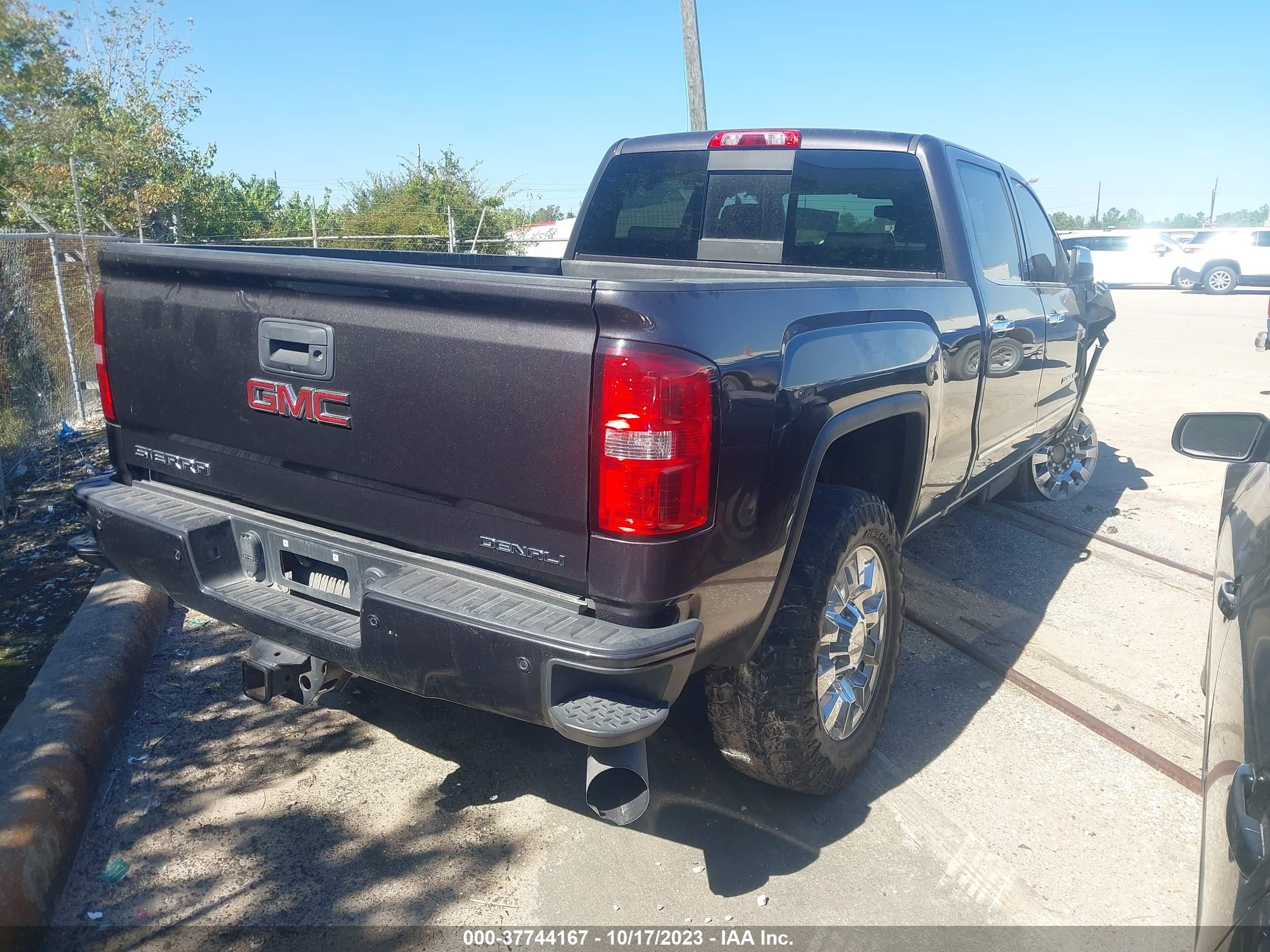 Photo 3 VIN: 1GT120E88FF636815 - GMC SIERRA 