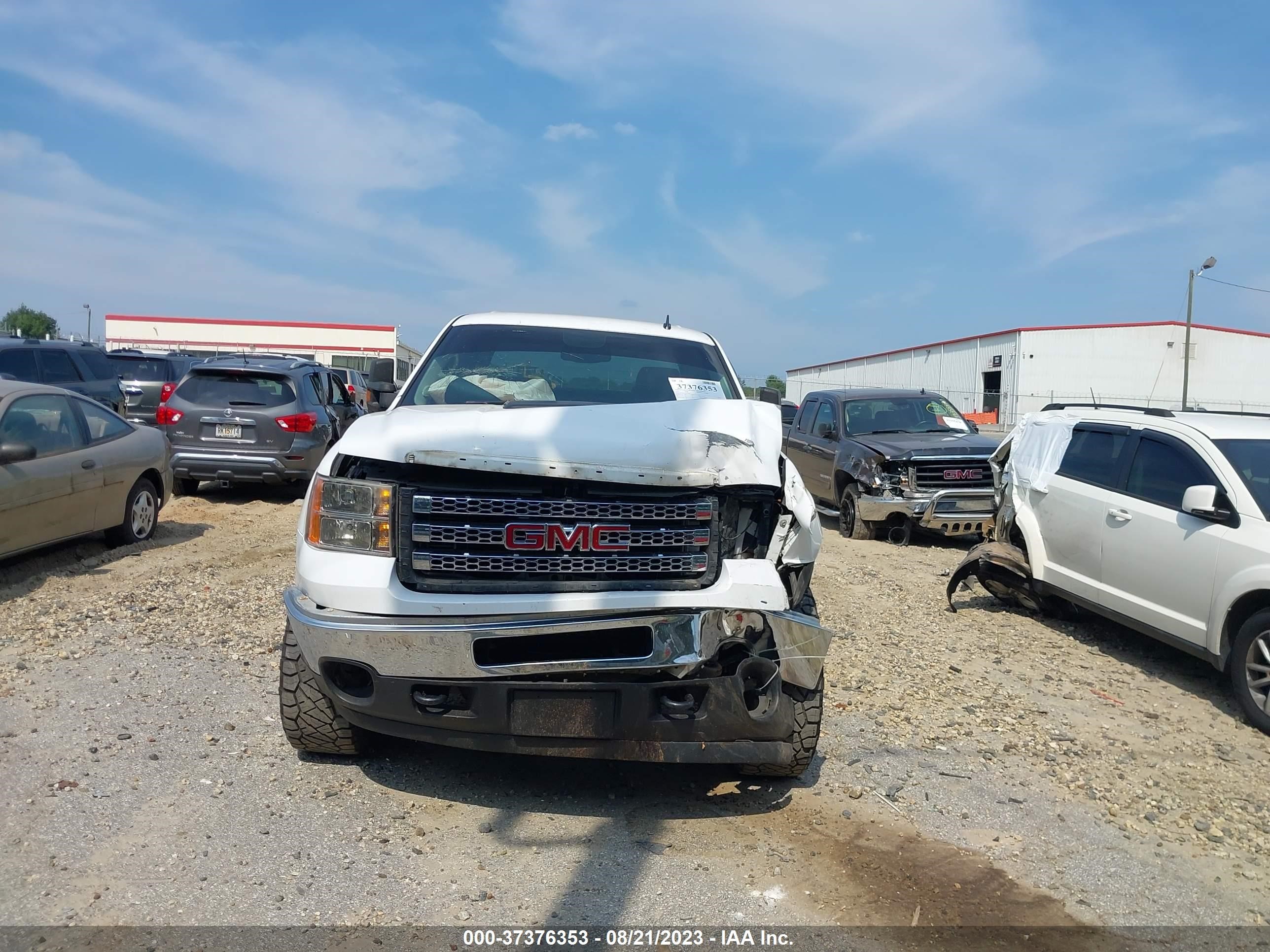 Photo 11 VIN: 1GT121C80CF238695 - GMC SIERRA 