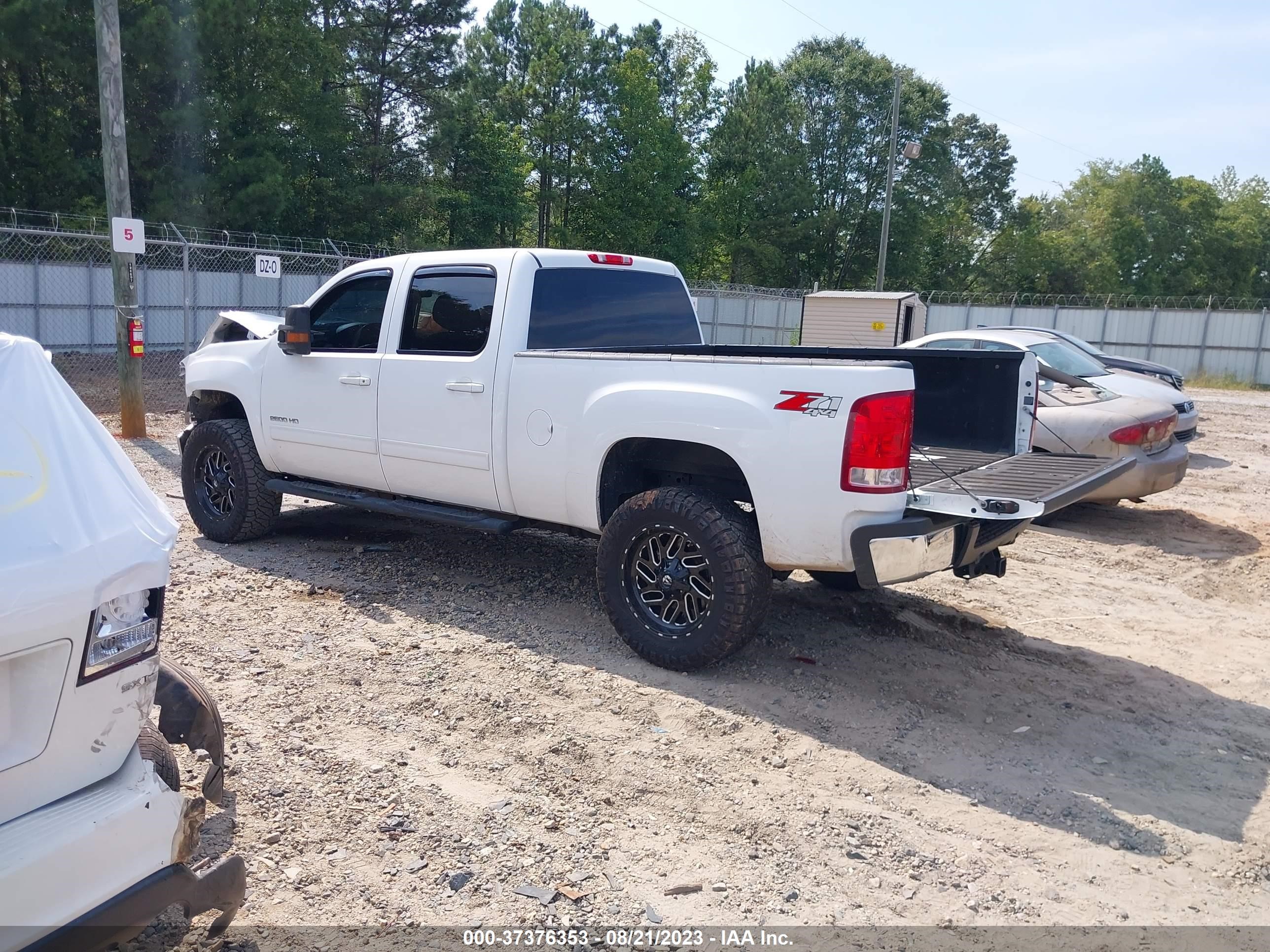 Photo 2 VIN: 1GT121C80CF238695 - GMC SIERRA 