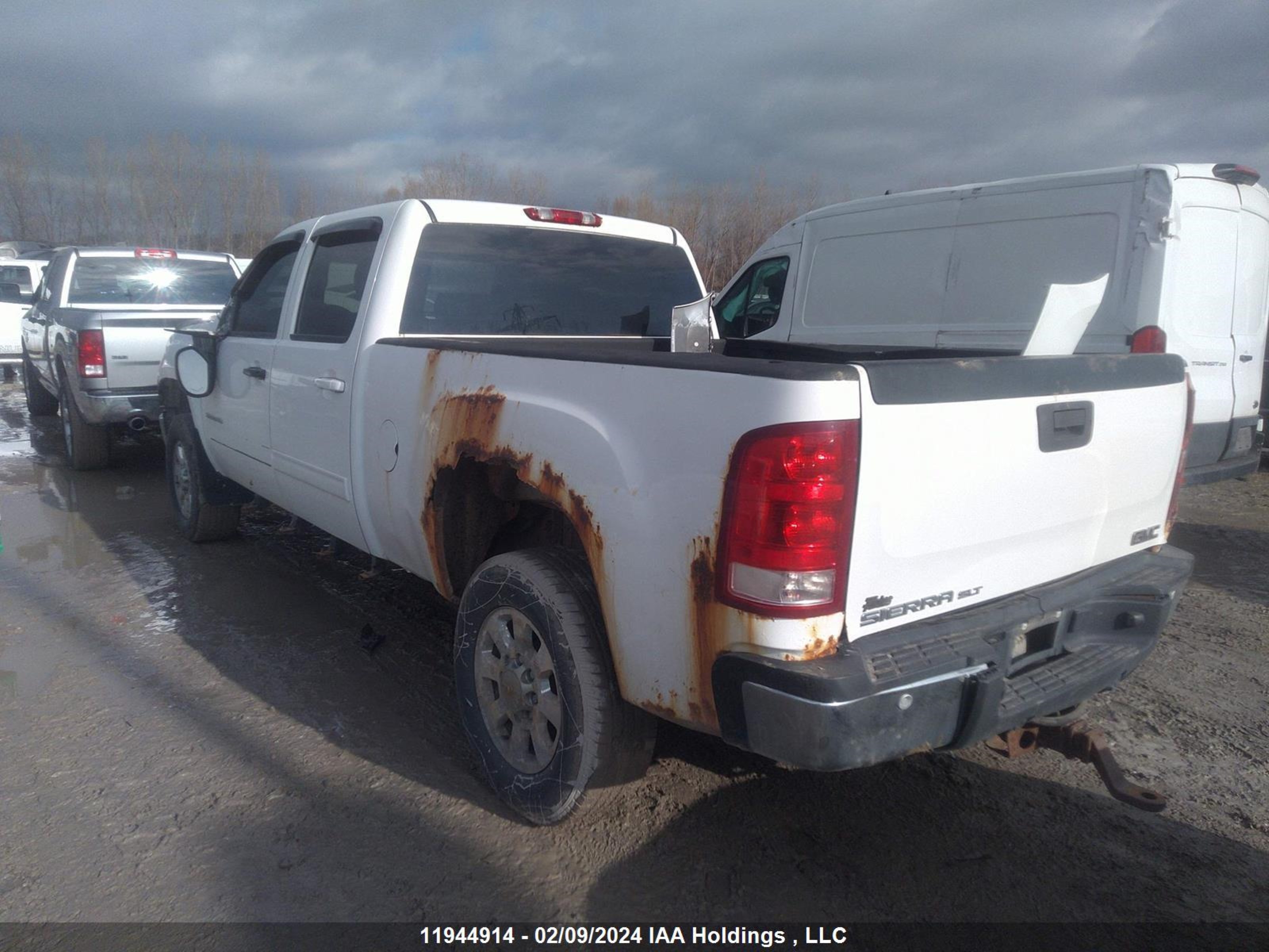 Photo 2 VIN: 1GT121CG0BF216668 - GMC SIERRA 