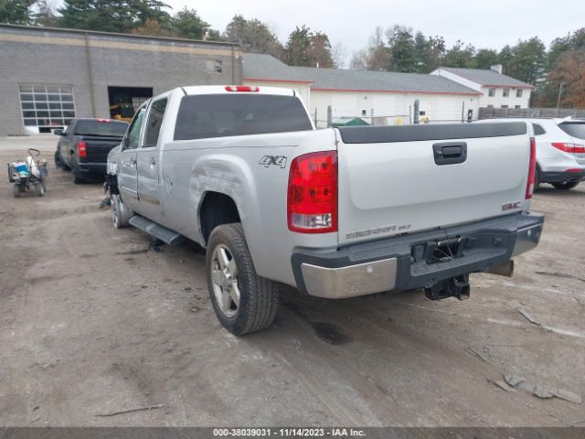 Photo 2 VIN: 1GT121E81BF180530 - GMC SIERRA 2500HD 