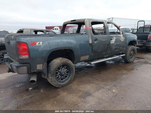 Photo 3 VIN: 1GT121E88DF192631 - GMC SIERRA 2500HD 