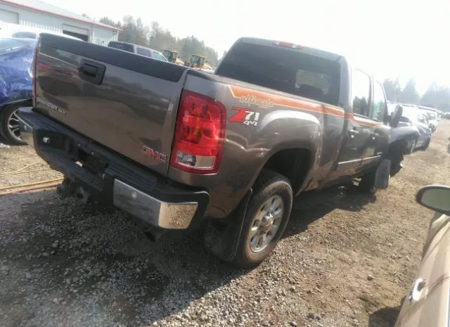 Photo 3 VIN: 1GT121EG9DF141064 - GMC SIERRA 2500HD 