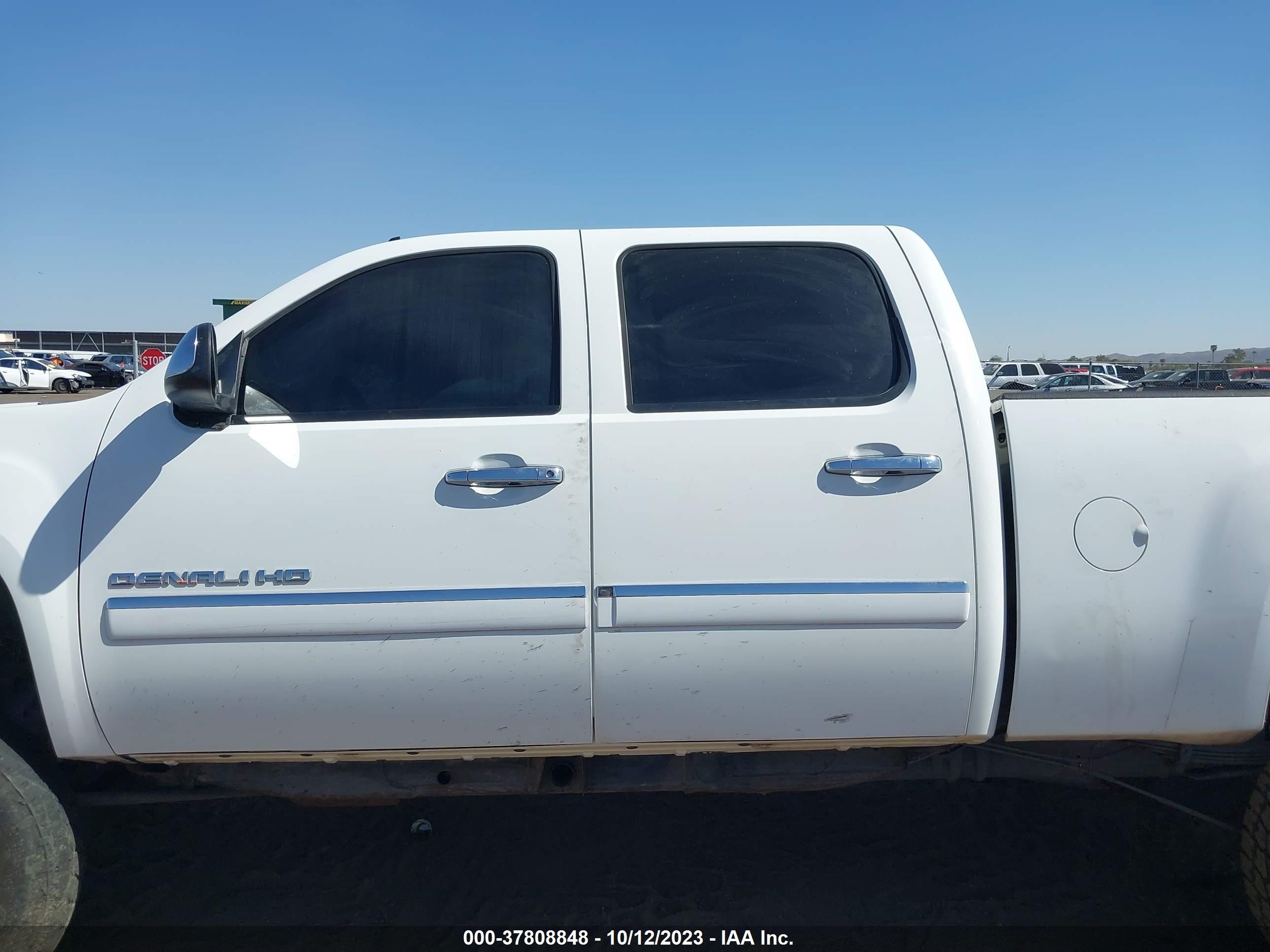 Photo 12 VIN: 1GT125C81BF244625 - GMC SIERRA 