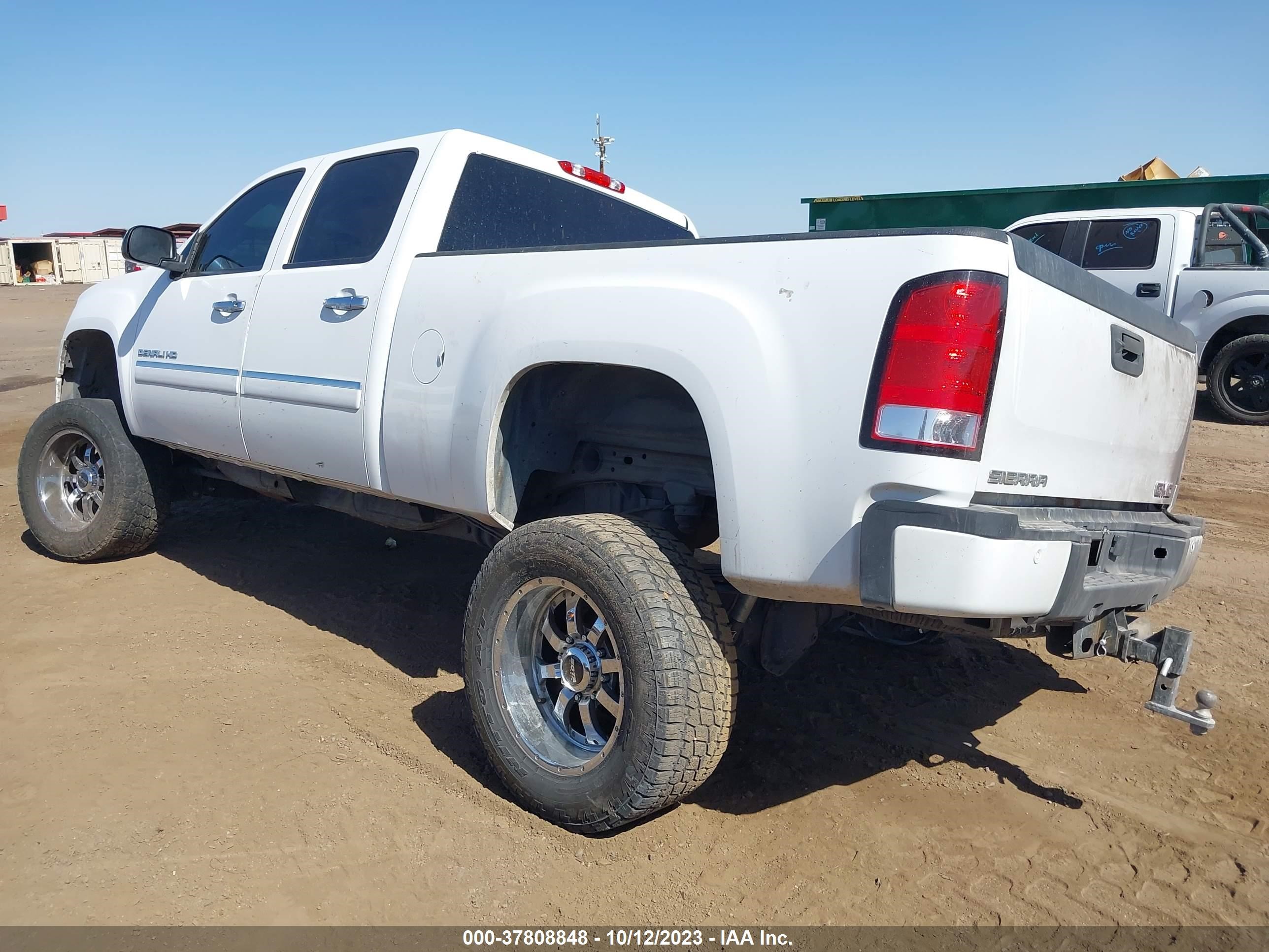 Photo 2 VIN: 1GT125C81BF244625 - GMC SIERRA 