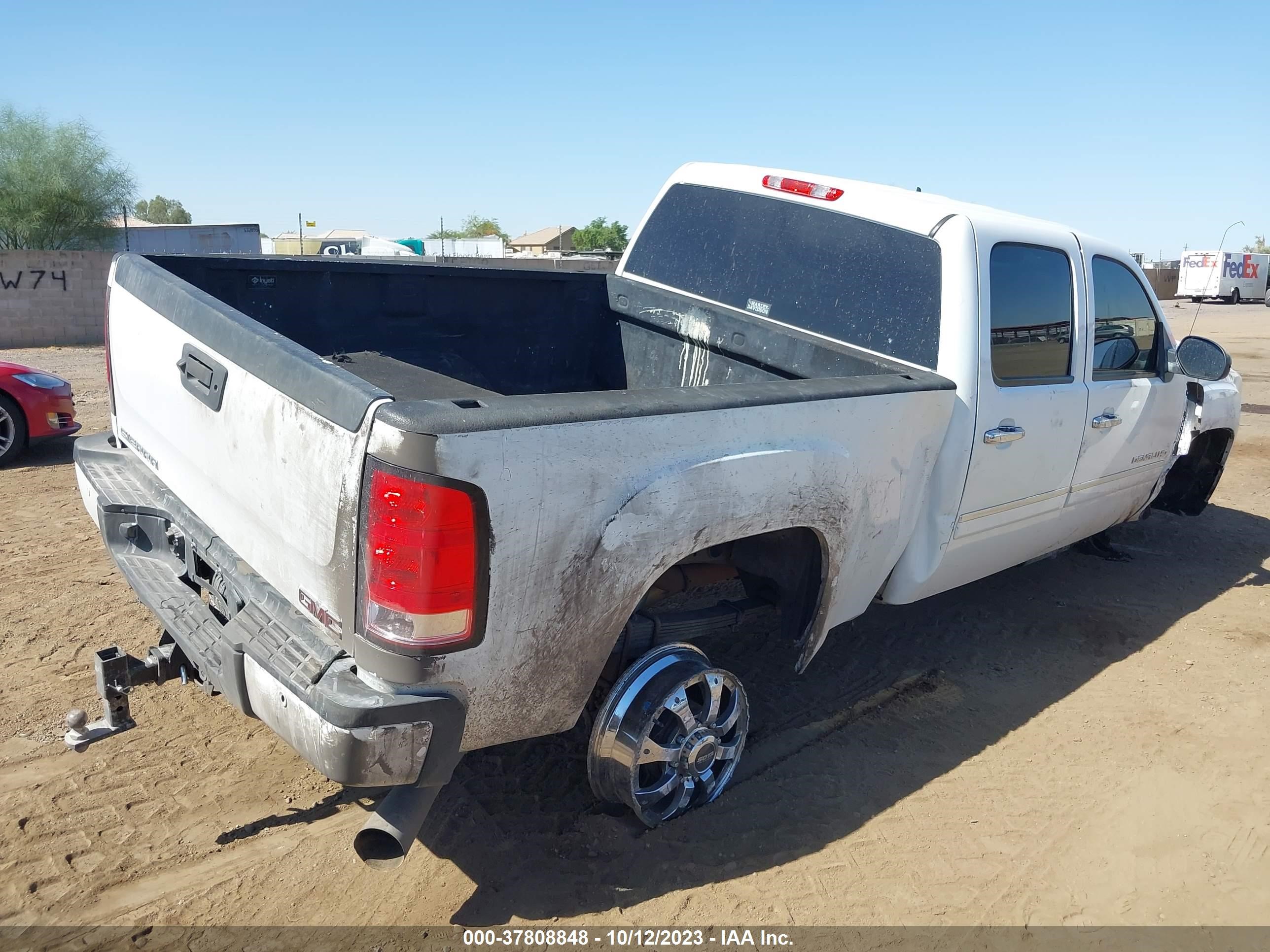 Photo 3 VIN: 1GT125C81BF244625 - GMC SIERRA 