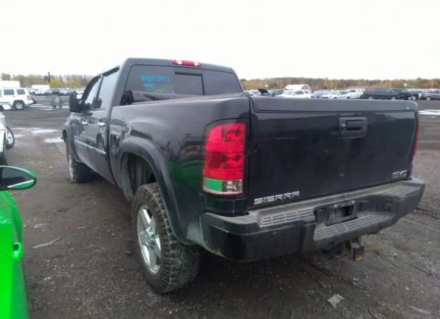 Photo 2 VIN: 1GT125C8XBF200946 - GMC SIERRA 2500HD 