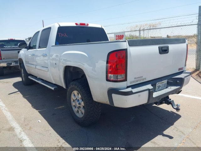 Photo 2 VIN: 1GT125CGXBF102751 - GMC SIERRA 2500HD 