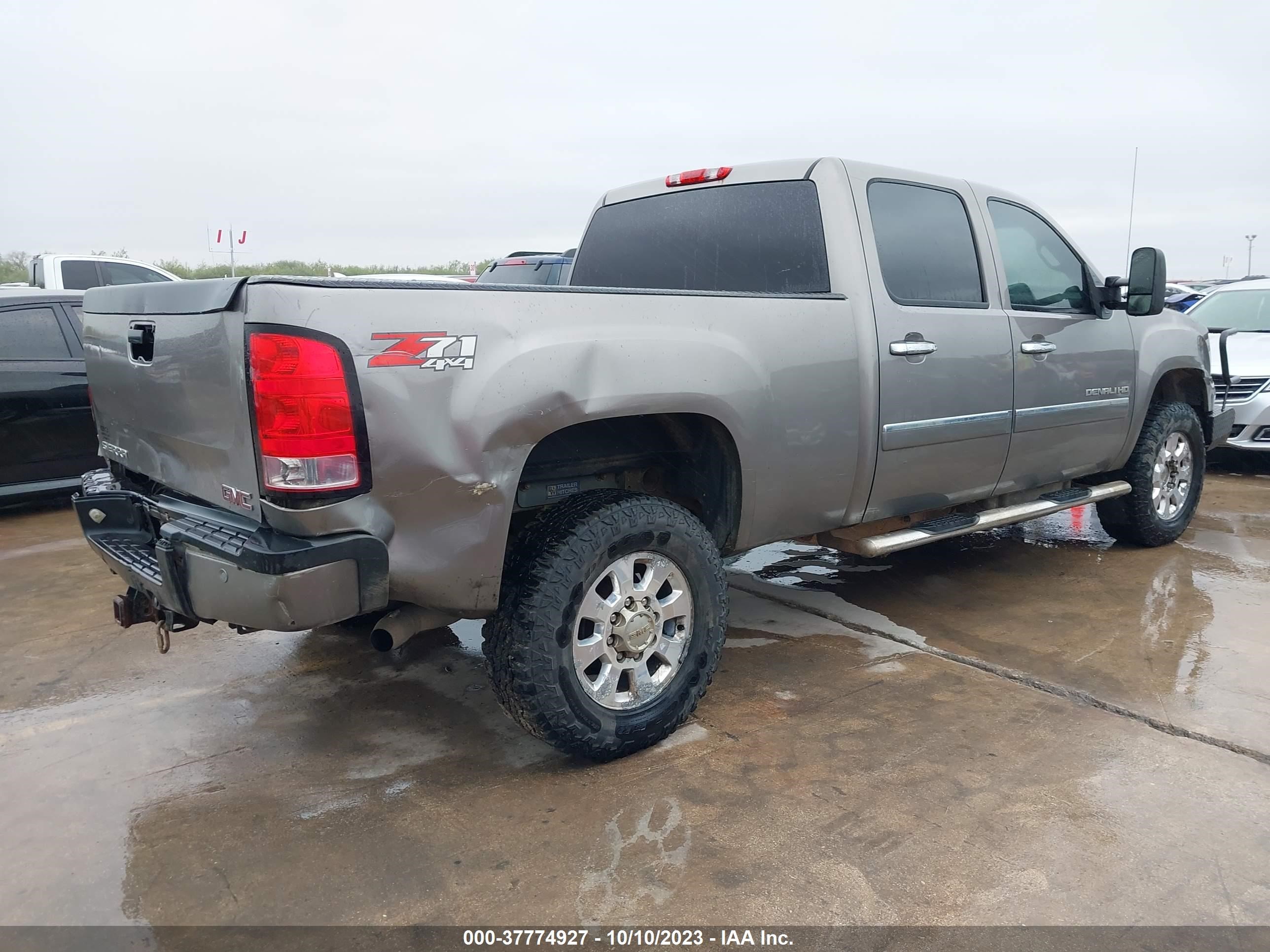 Photo 3 VIN: 1GT125E80DF245829 - GMC SIERRA 