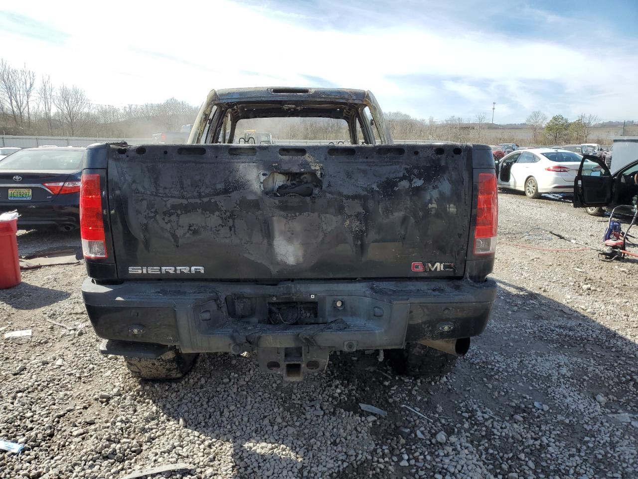 Photo 5 VIN: 1GT125E82BF245179 - GMC SIERRA 