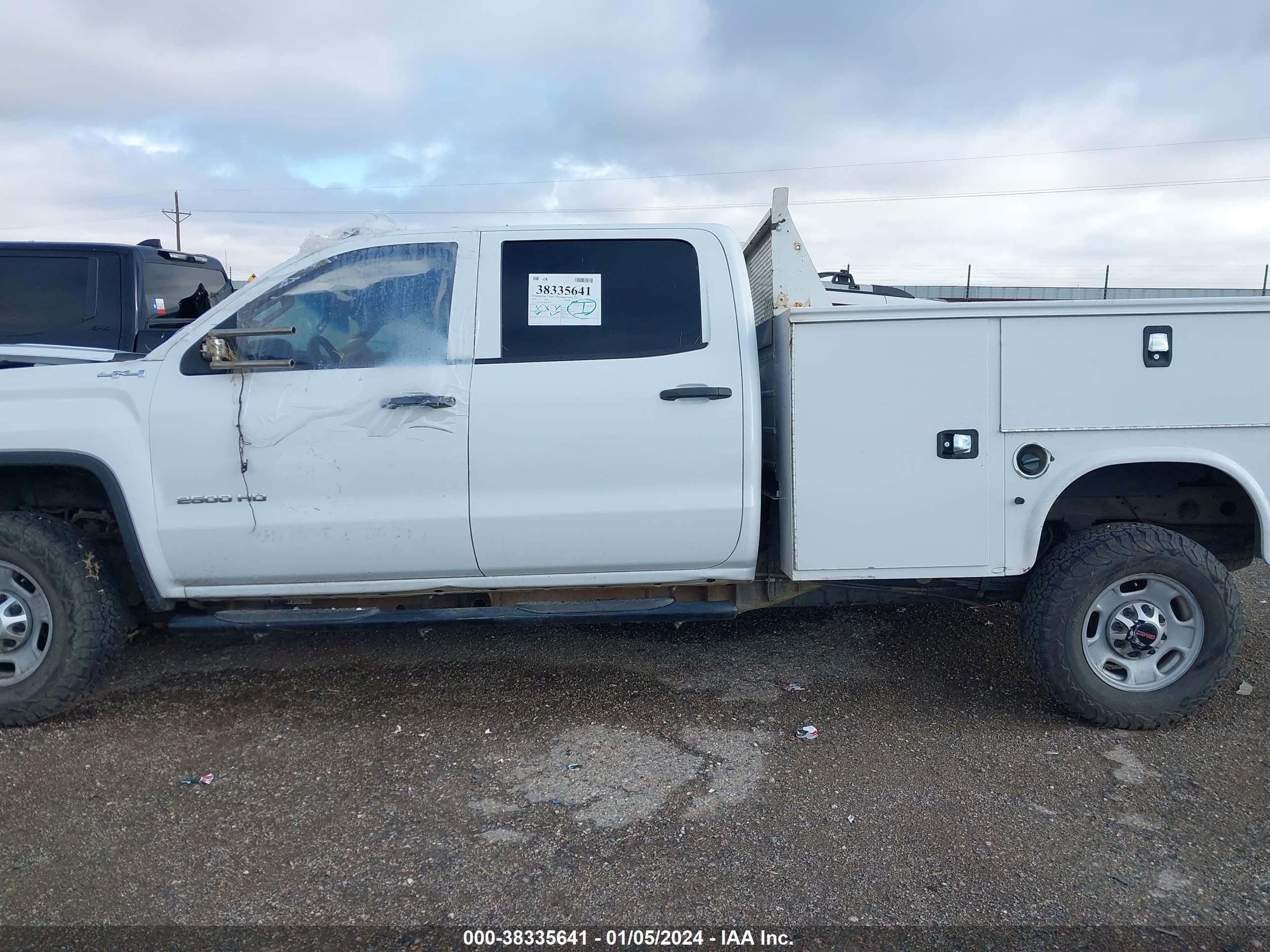 Photo 13 VIN: 1GT12NEG7KF139849 - GMC SIERRA 