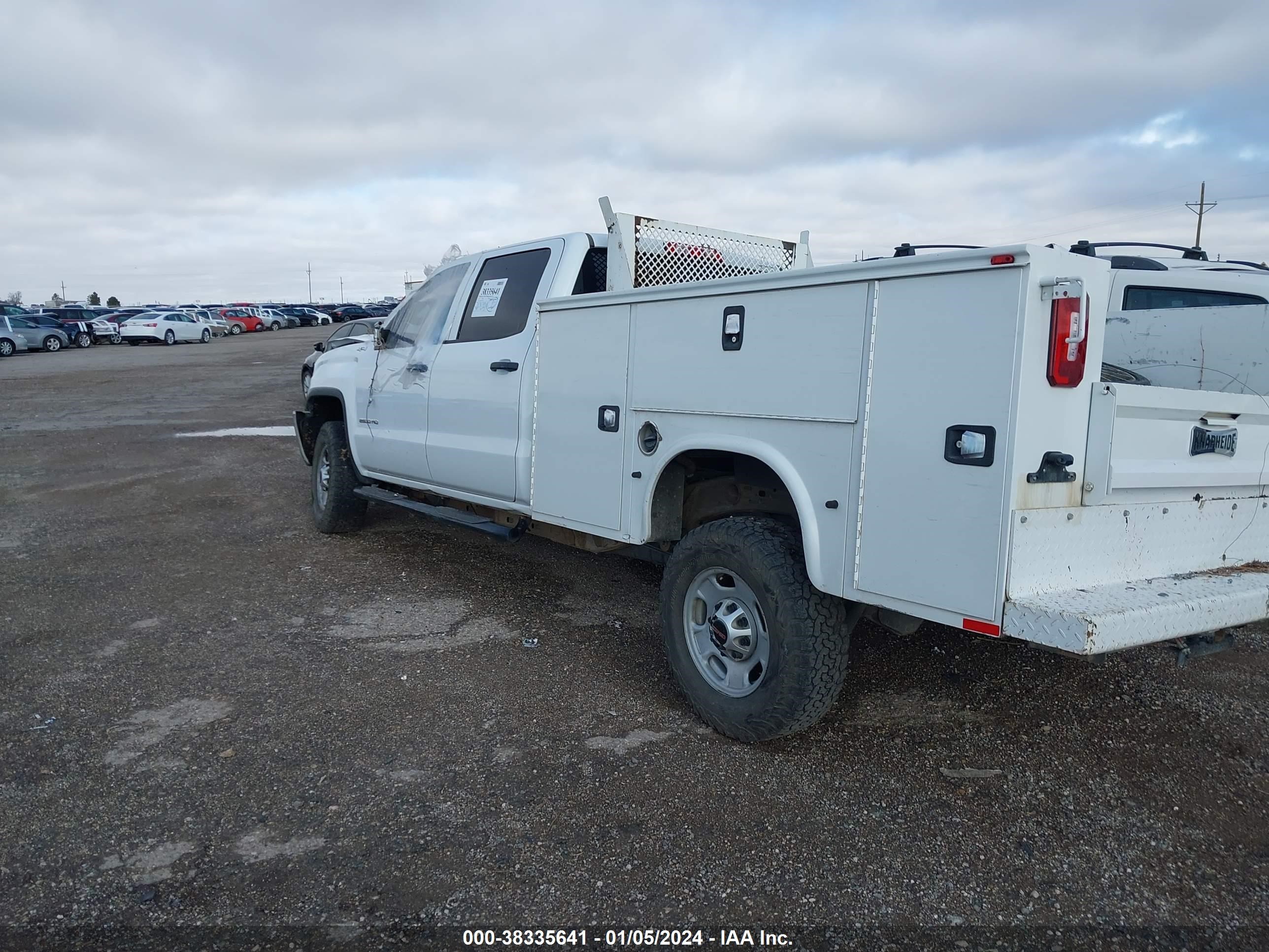 Photo 2 VIN: 1GT12NEG7KF139849 - GMC SIERRA 