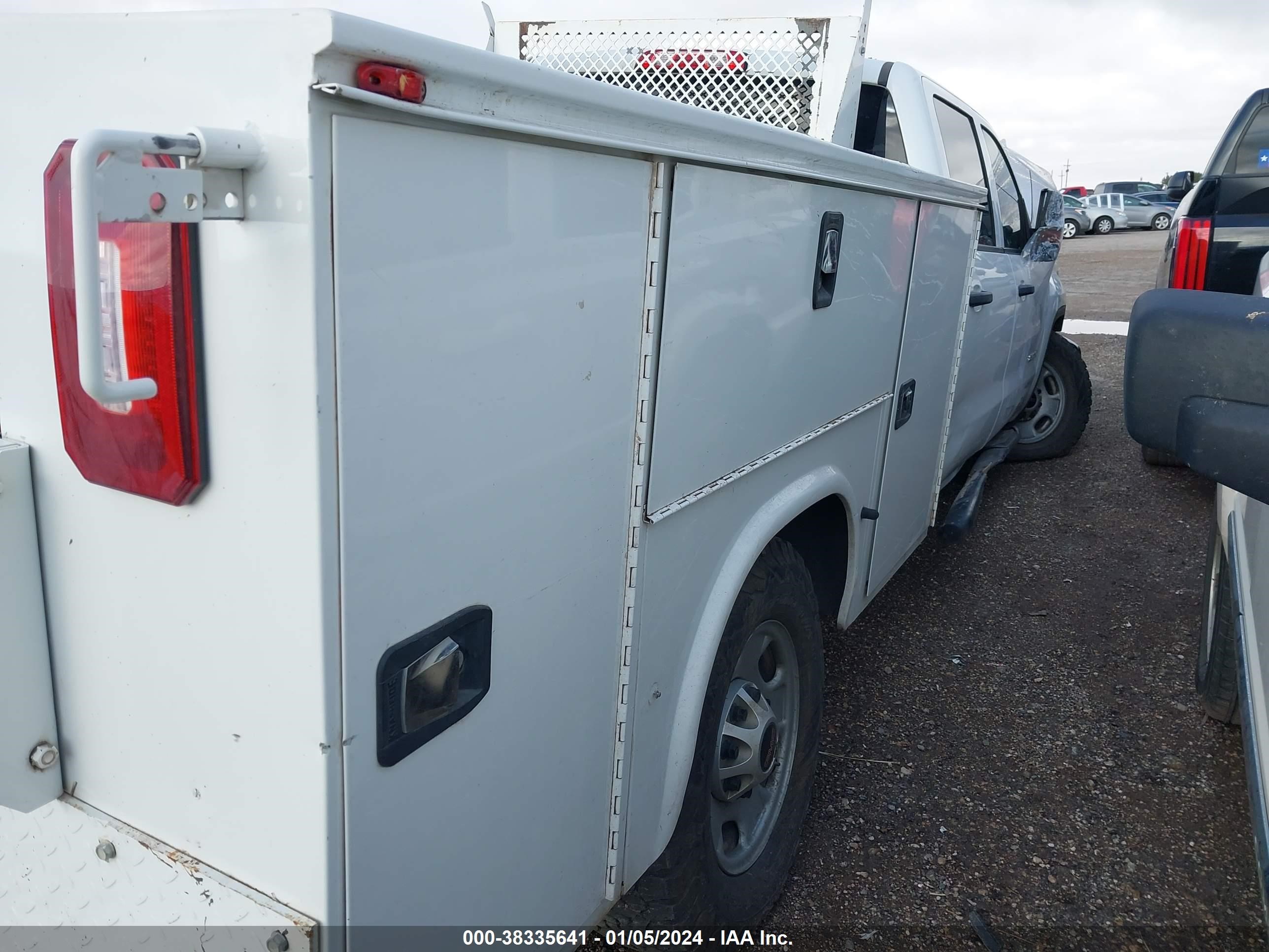 Photo 3 VIN: 1GT12NEG7KF139849 - GMC SIERRA 