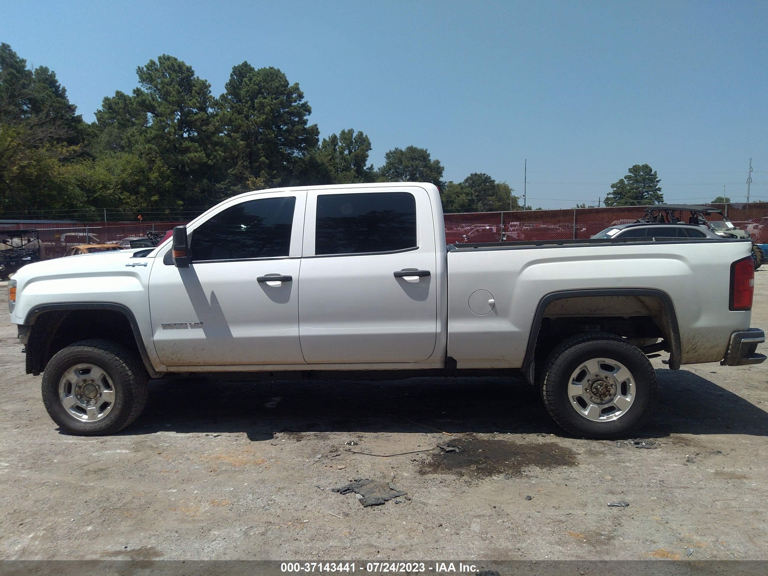 Photo 13 VIN: 1GT12RE87GF136117 - GMC SIERRA 