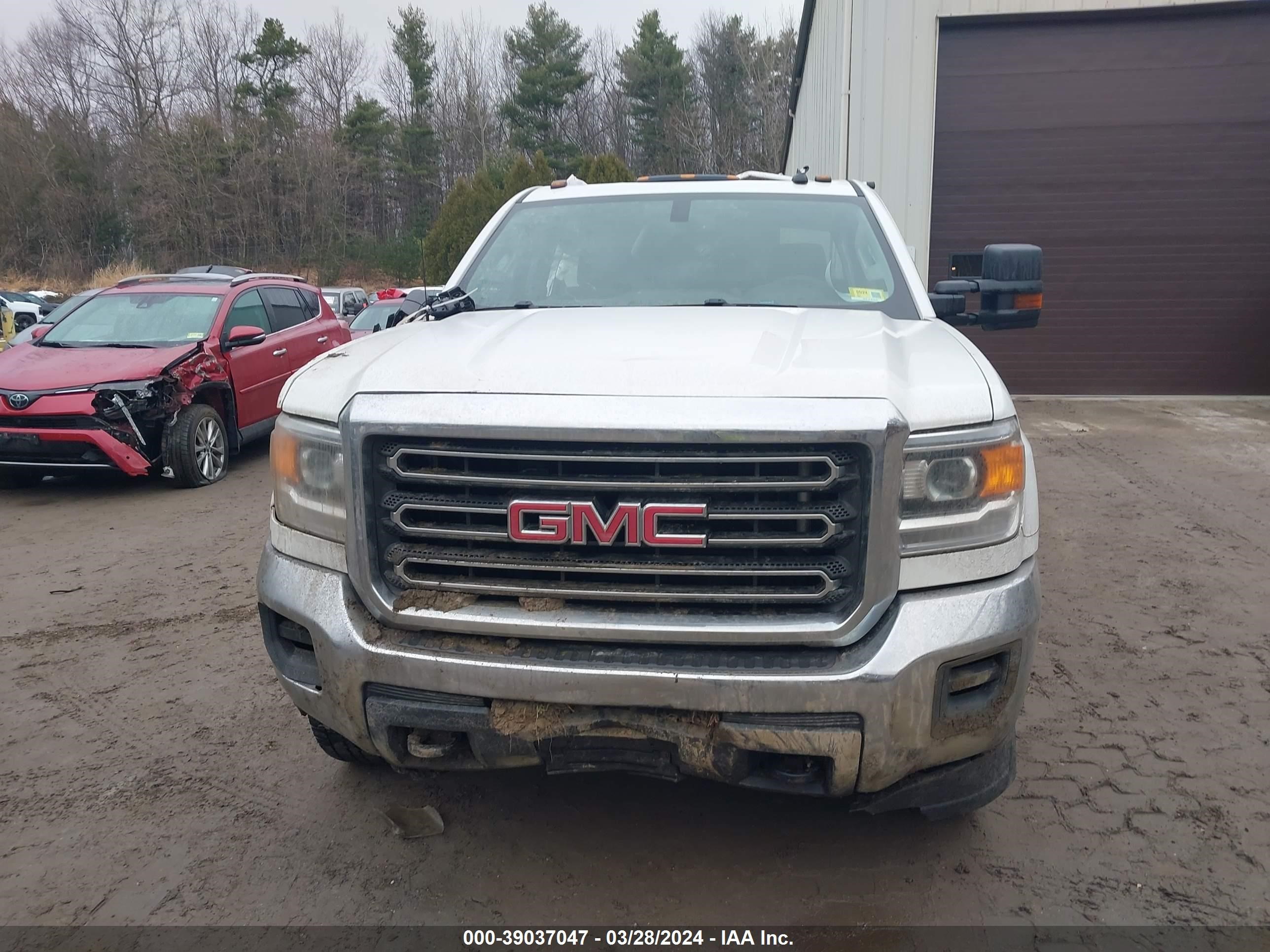 Photo 11 VIN: 1GT12REG0JF268604 - GMC SIERRA 