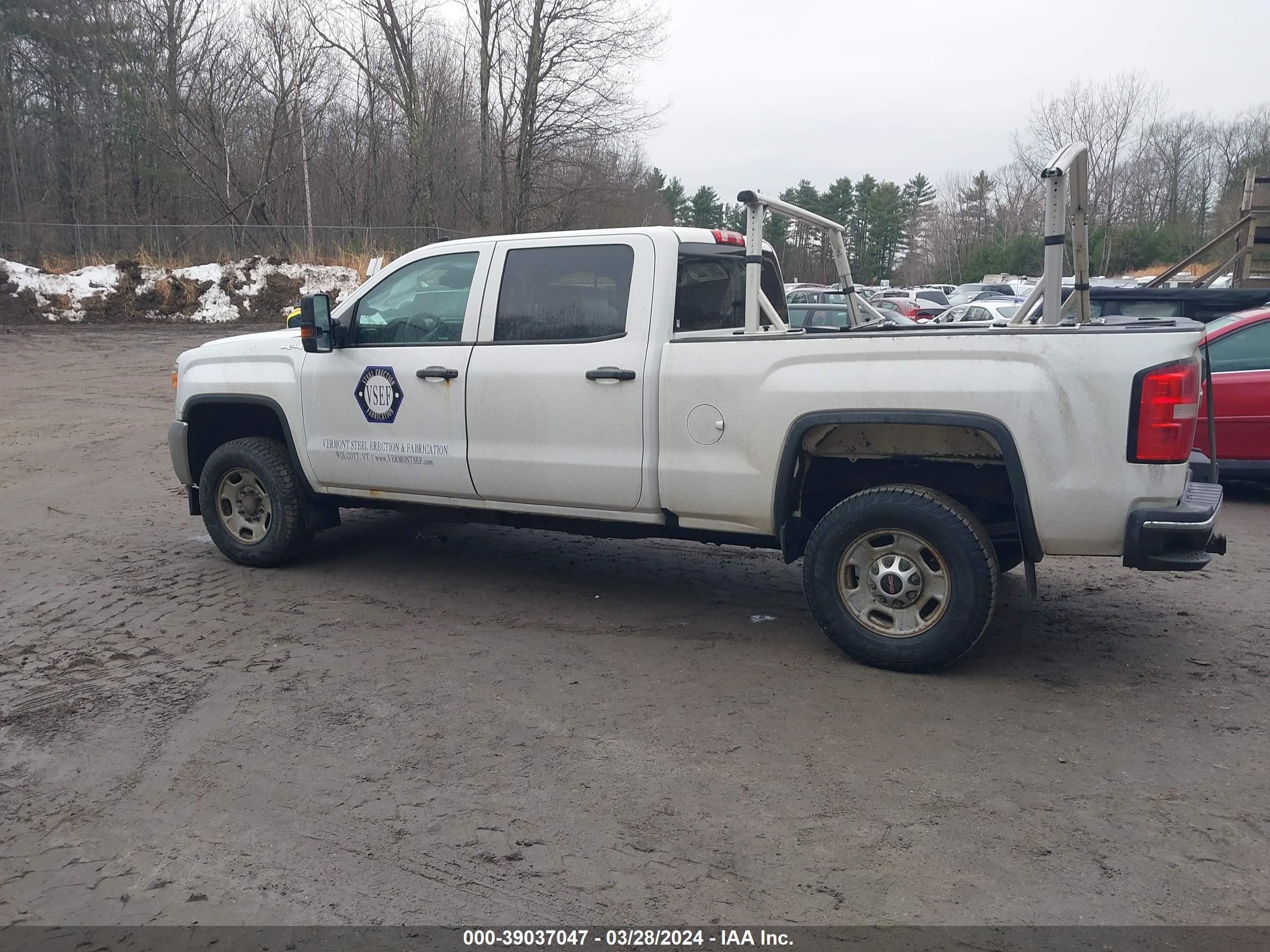 Photo 13 VIN: 1GT12REG0JF268604 - GMC SIERRA 