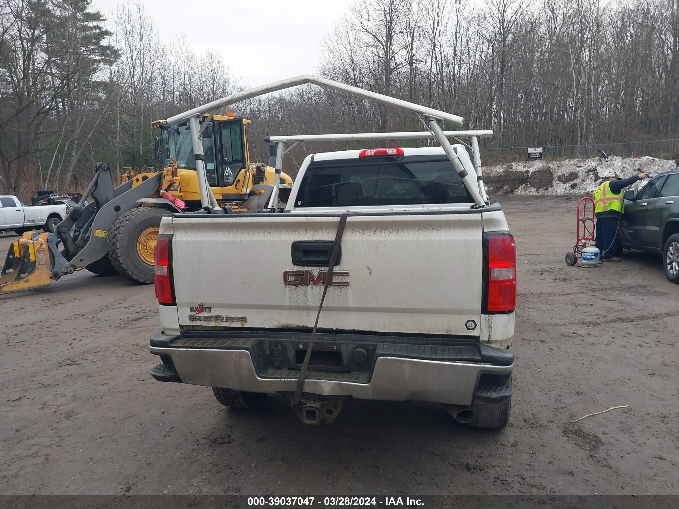 Photo 15 VIN: 1GT12REG0JF268604 - GMC SIERRA 