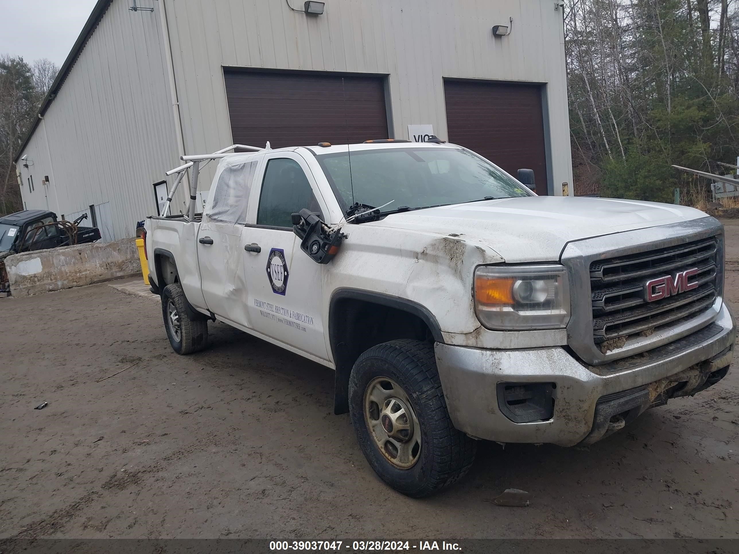 Photo 5 VIN: 1GT12REG0JF268604 - GMC SIERRA 