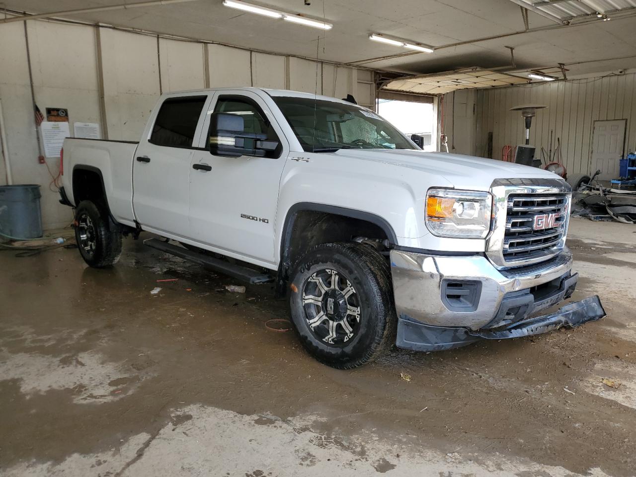 Photo 3 VIN: 1GT12REG2JF113181 - GMC SIERRA 