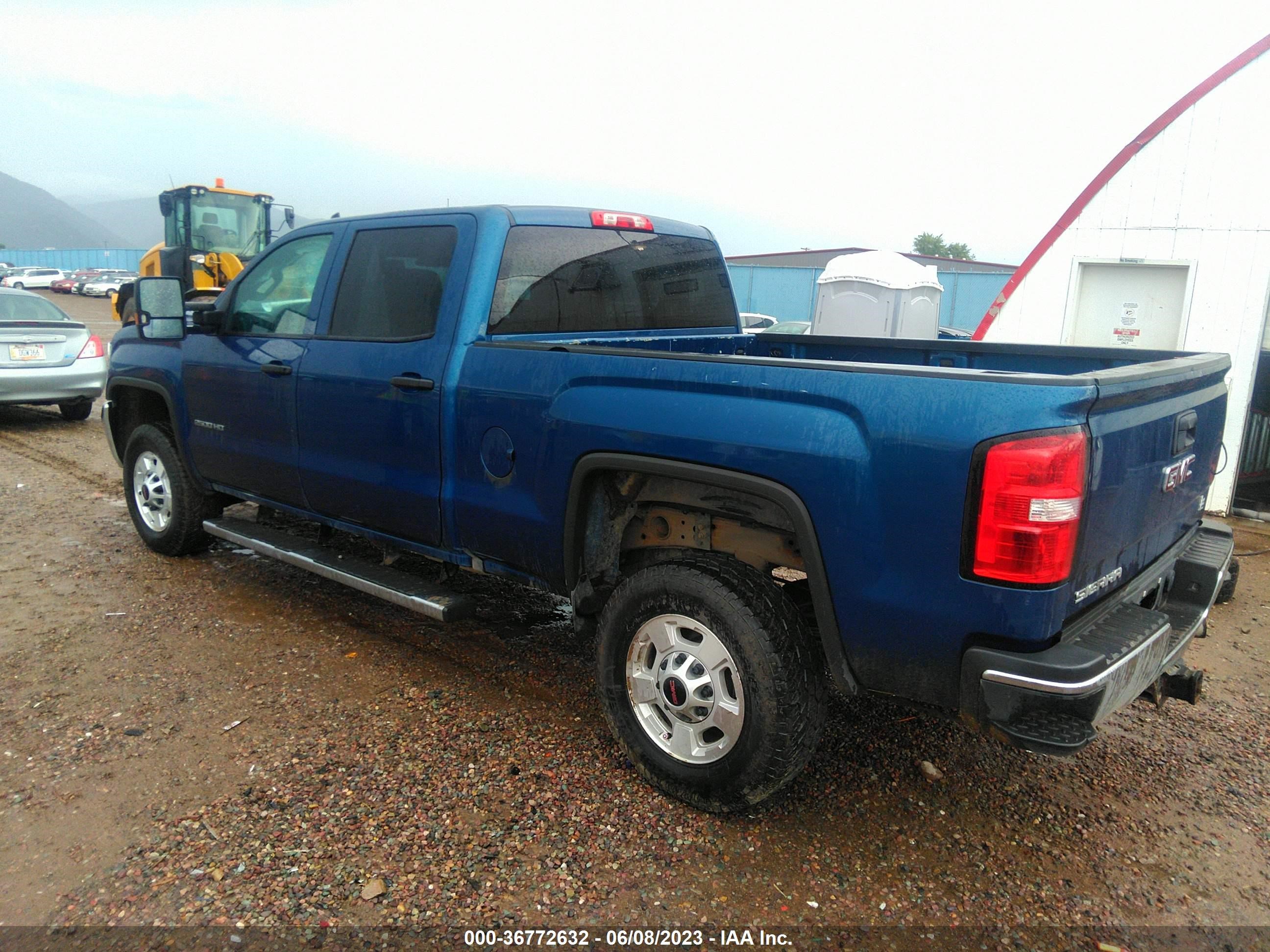 Photo 2 VIN: 1GT12REY2JF202760 - GMC SIERRA 