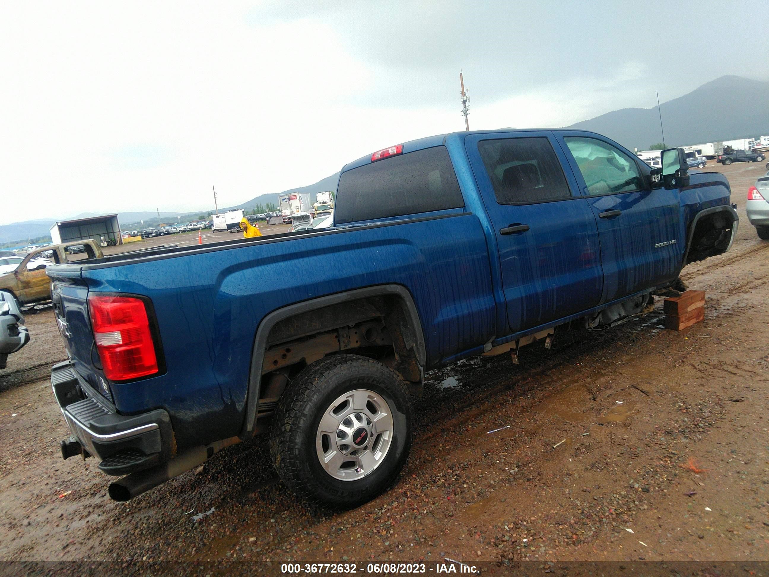 Photo 3 VIN: 1GT12REY2JF202760 - GMC SIERRA 